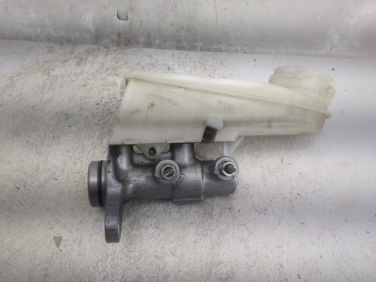 2016-2021 Honda Civic Brake Master Cylinder 1497031 - Oemusedautoparts1.com