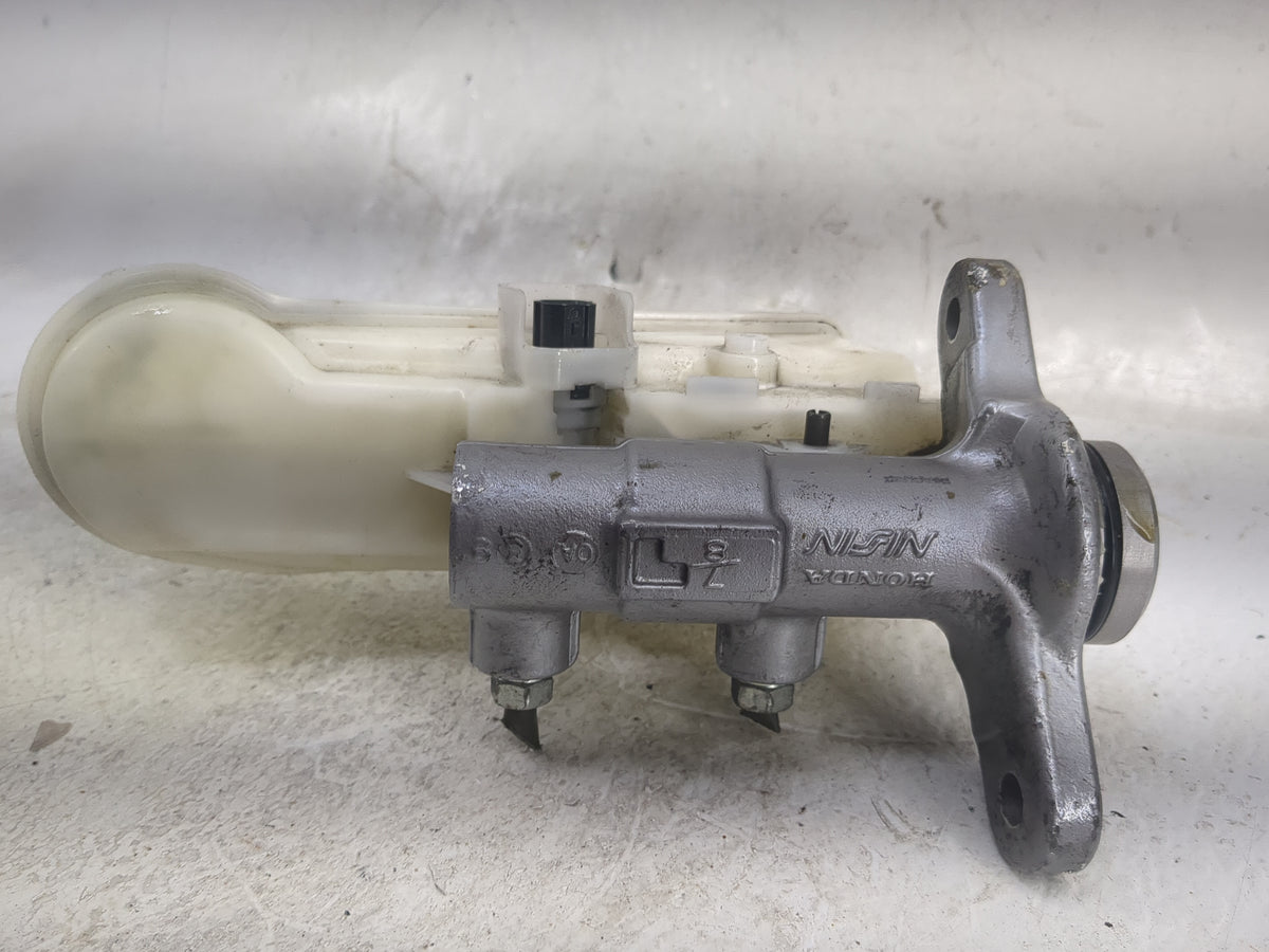 2016-2021 Honda Civic Brake Master Cylinder 1497031 - Oemusedautoparts1.com