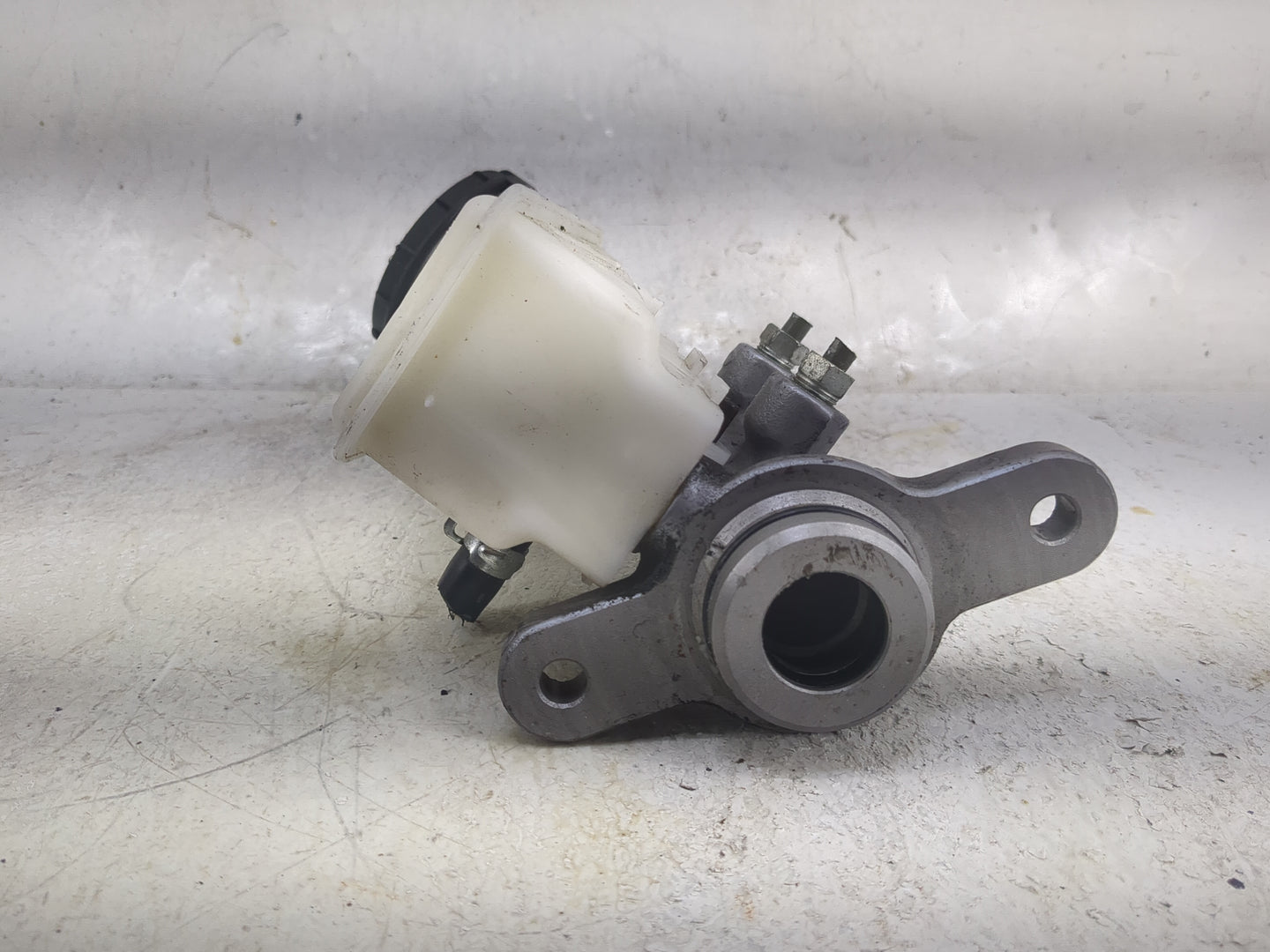 2016-2021 Honda Civic Brake Master Cylinder 1497763 - Oemusedautoparts1.com