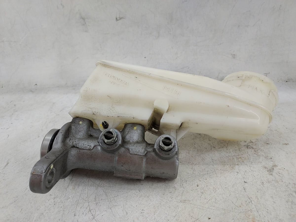 2017-2021 Honda Civic Brake Master Cylinder 1498991 - Oemusedautoparts1.com