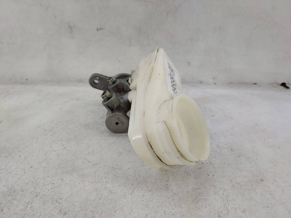 2017-2021 Honda Civic Brake Master Cylinder 1498991 - Oemusedautoparts1.com