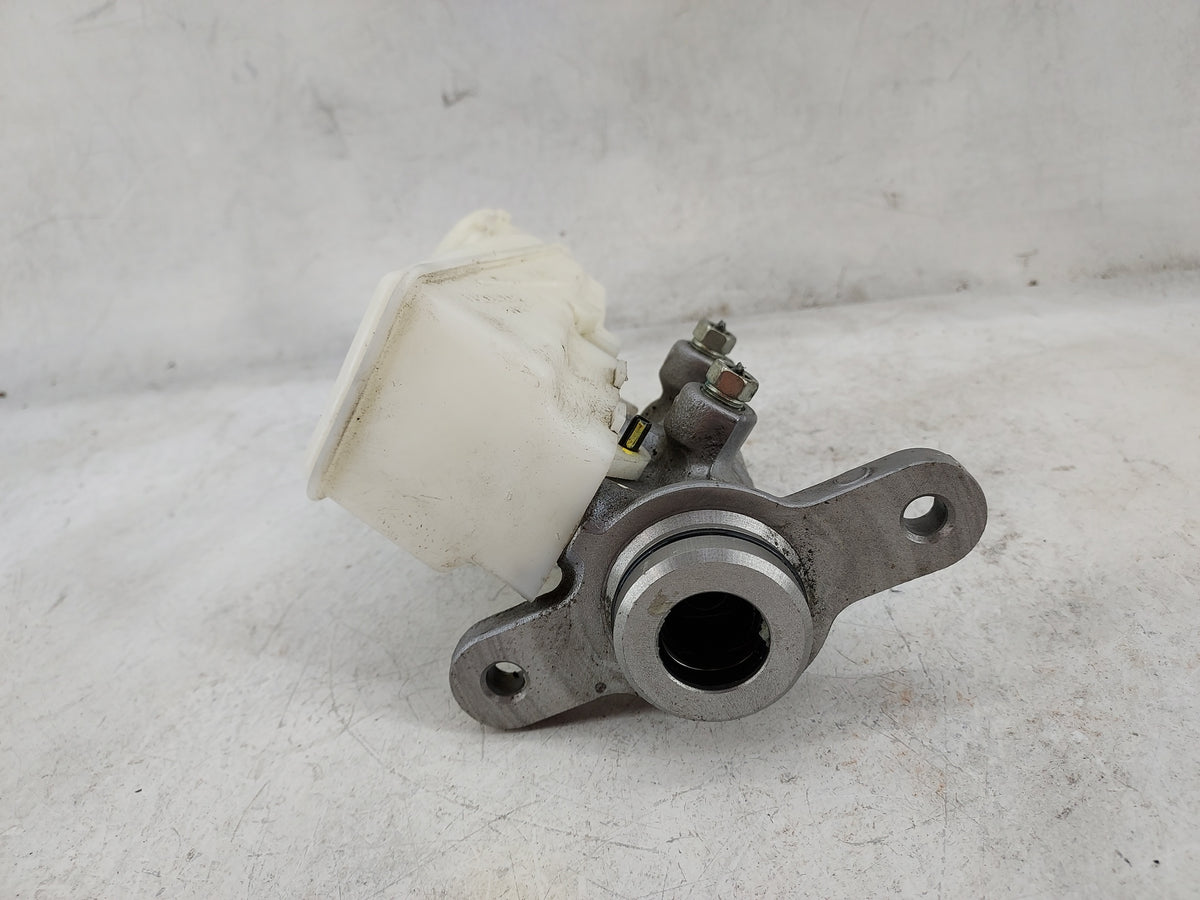 2017-2021 Honda Civic Brake Master Cylinder 1498991 - Oemusedautoparts1.com