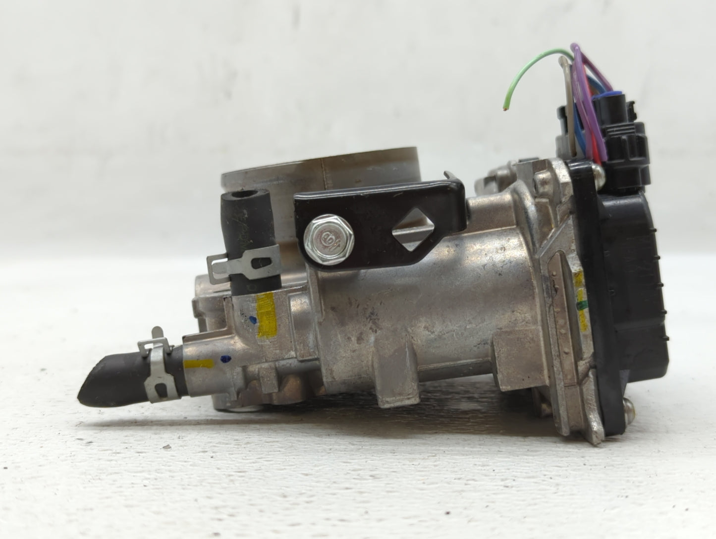 2016-2022 Honda Civic Throttle Body P/N:GMH1A M191126 Fits Fits 2016 2017 2018 2019 2020 2021 2022 OEM Used Auto Parts - Oem