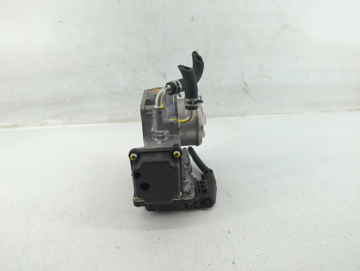 2016-2022 Honda Civic Throttle Body P/N:GMG9A M01110 Fits Fits 2016 2017 2018 2019 2020 2021 2022 OEM Used Auto Parts - Oemu