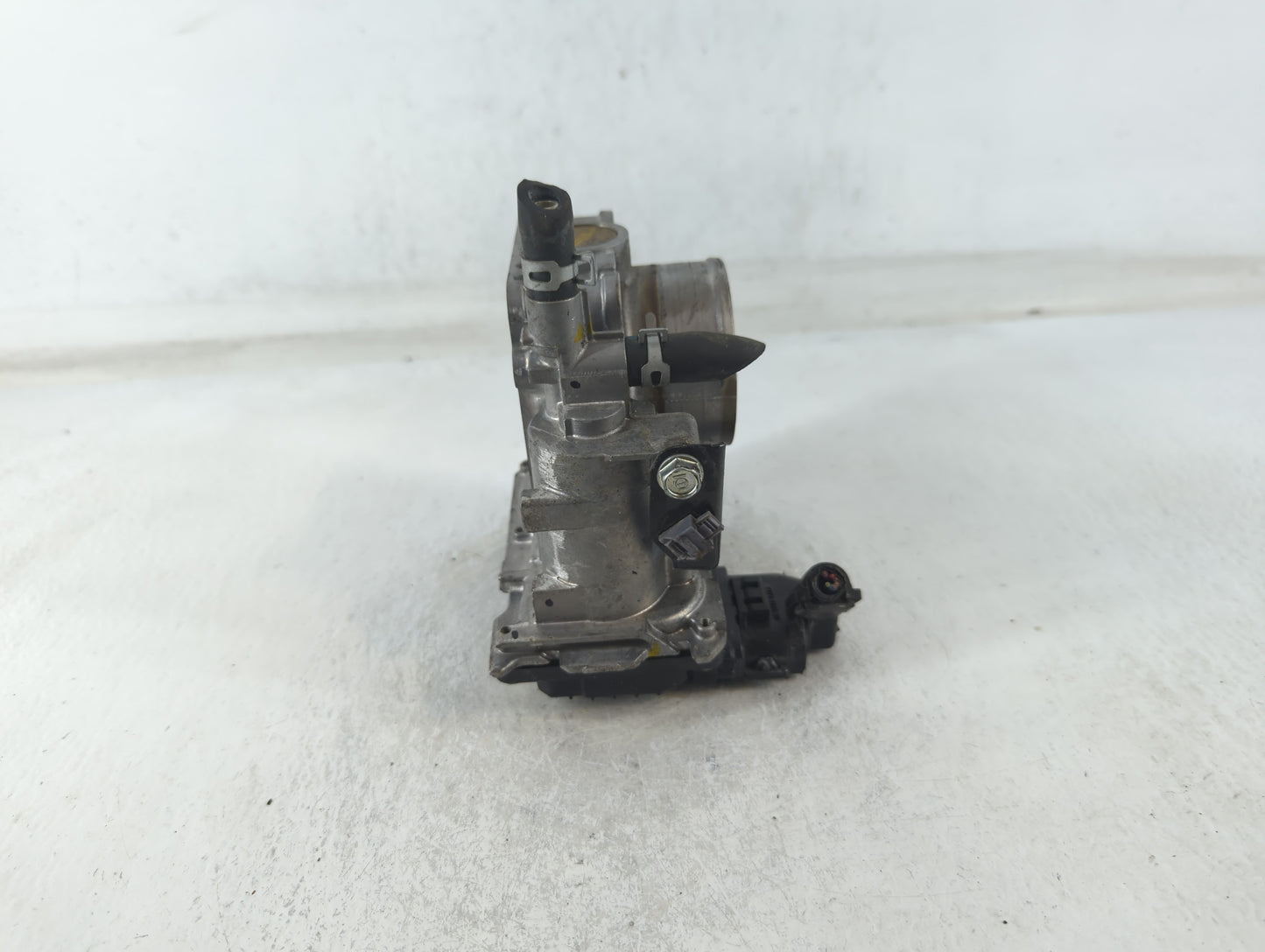 2016-2022 Honda Civic Throttle Body P/N:M91121 486807, GMH1A Fits Fits 2016 2017 2018 2019 2020 2021 2022 OEM Used Auto Part