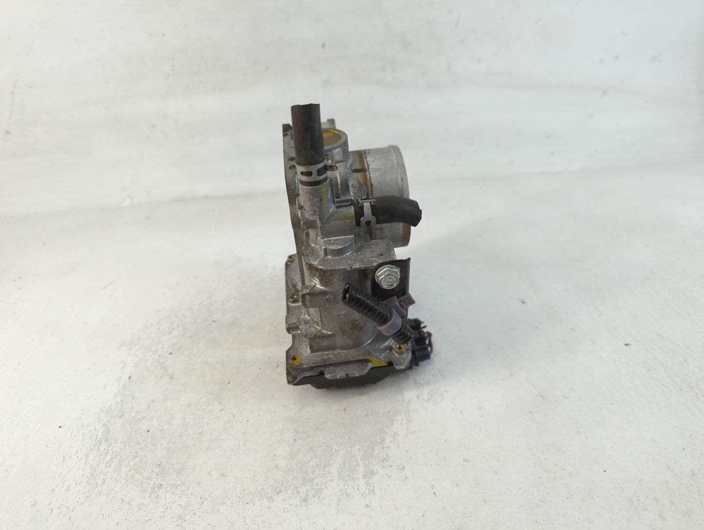 2016-2022 Honda Civic Throttle Body P/N:M100612 139008, GMH1A Fits Fits 2016 2017 2018 2019 2020 2021 2022 OEM Used Auto Par