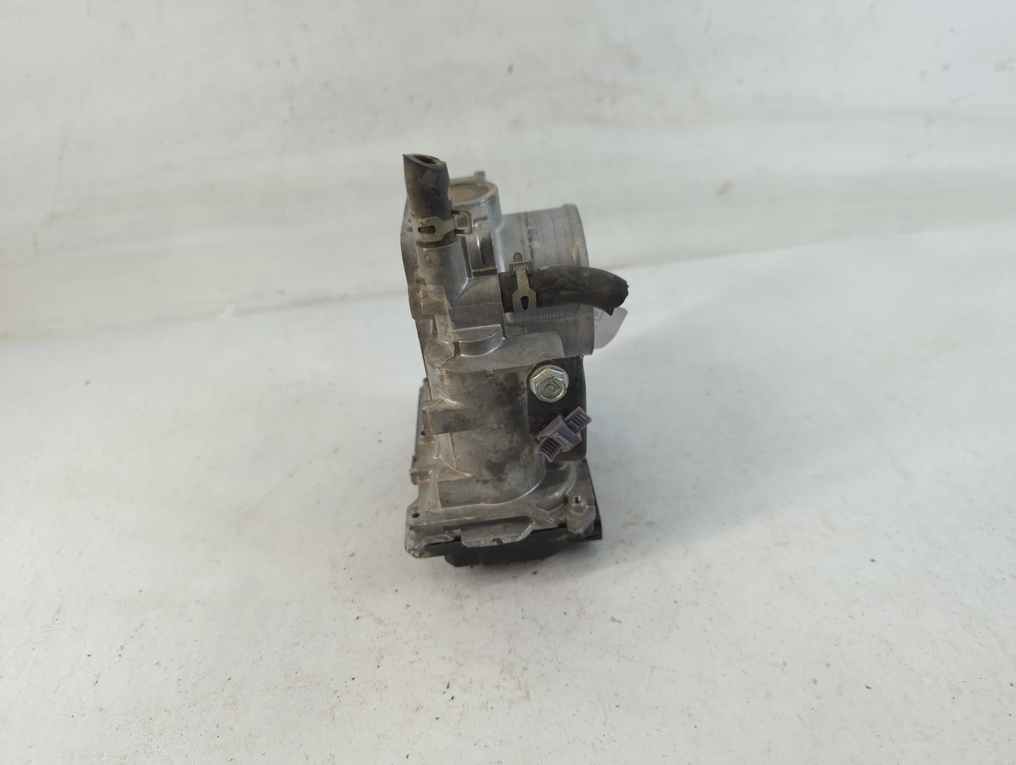 2016-2022 Honda Civic Throttle Body P/N:GMH1A M181101, 391505 Fits Fits 2016 2017 2018 2019 2020 2021 2022 OEM Used Auto Par