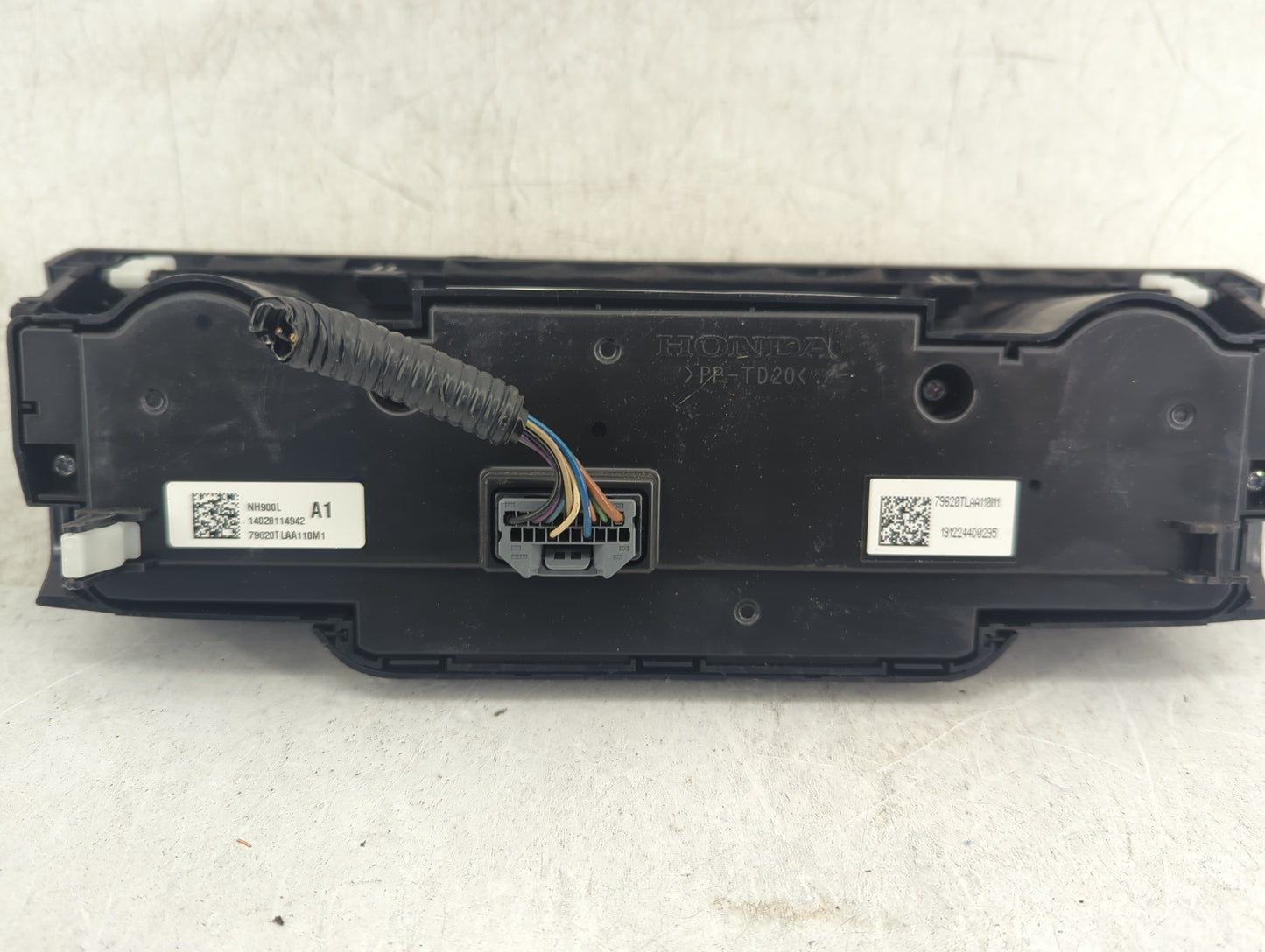2020-2022 Honda Cr-V Climate Control Module Temperature AC/Heater Replacement P/N:79620TLAA110M1 79620TLAA110M1 Fits OEM Use