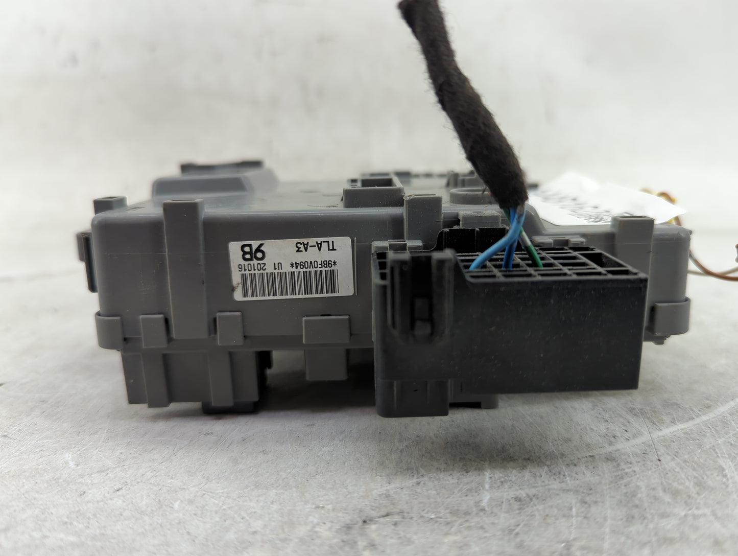 2017-2020 Honda Cr-v Body Control Module Bcm Inner Cabin Fuse Box - Oemusedautoparts1.com