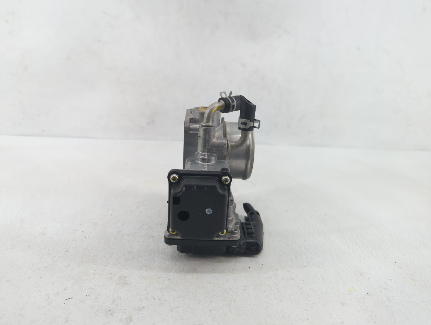 2017-2018 Honda Cr-V Throttle Body P/N:GMG9A Fits Fits 2016 2017 2018 2019 OEM Used Auto Parts - Oemusedautoparts1.com