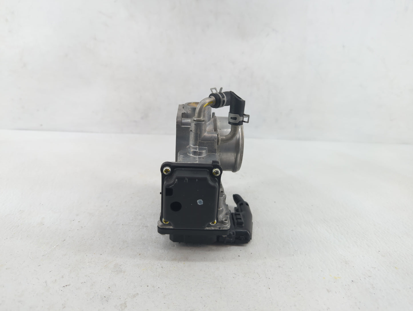 2017-2018 Honda Cr-V Throttle Body P/N:GMG9A Fits Fits 2016 2017 2018 2019 OEM Used Auto Parts - Oemusedautoparts1.com
