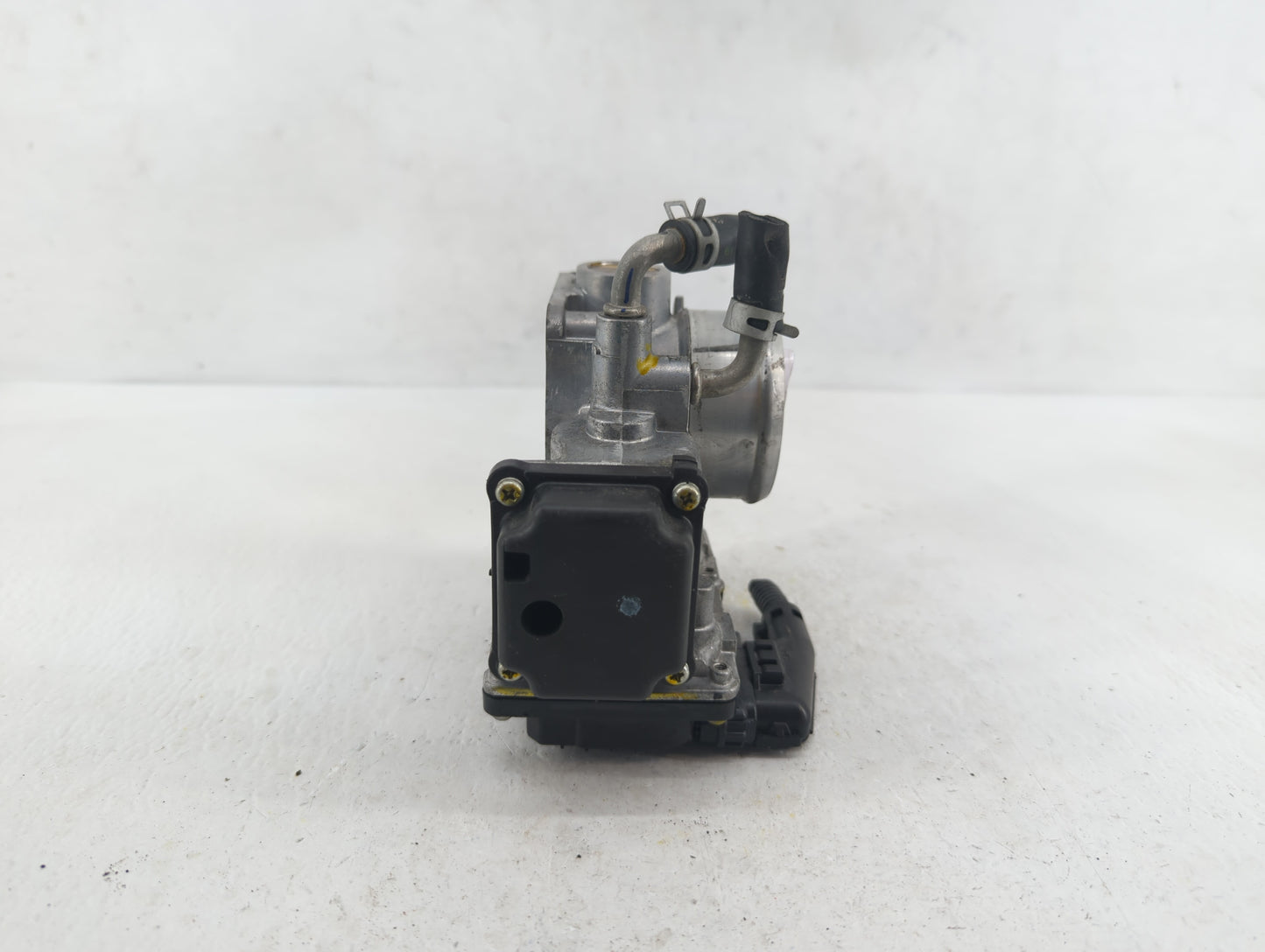 2017-2018 Honda Cr-V Throttle Body P/N:GMG9A Fits Fits 2016 2017 2018 2019 OEM Used Auto Parts - Oemusedautoparts1.com
