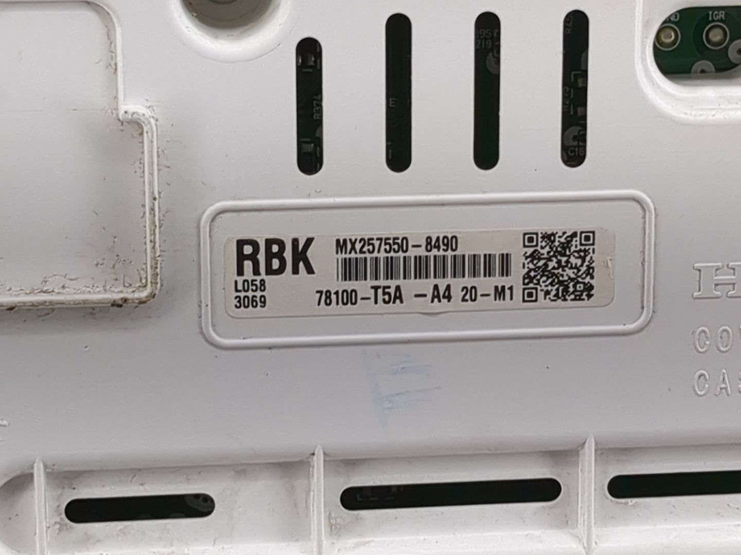2018-2020 Honda Fit Instrument Cluster Speedometer Gauges P/N:MX257550-8490 78100-T5A-A4 Miles: Fits Fits 2018 2019 2020 OEM