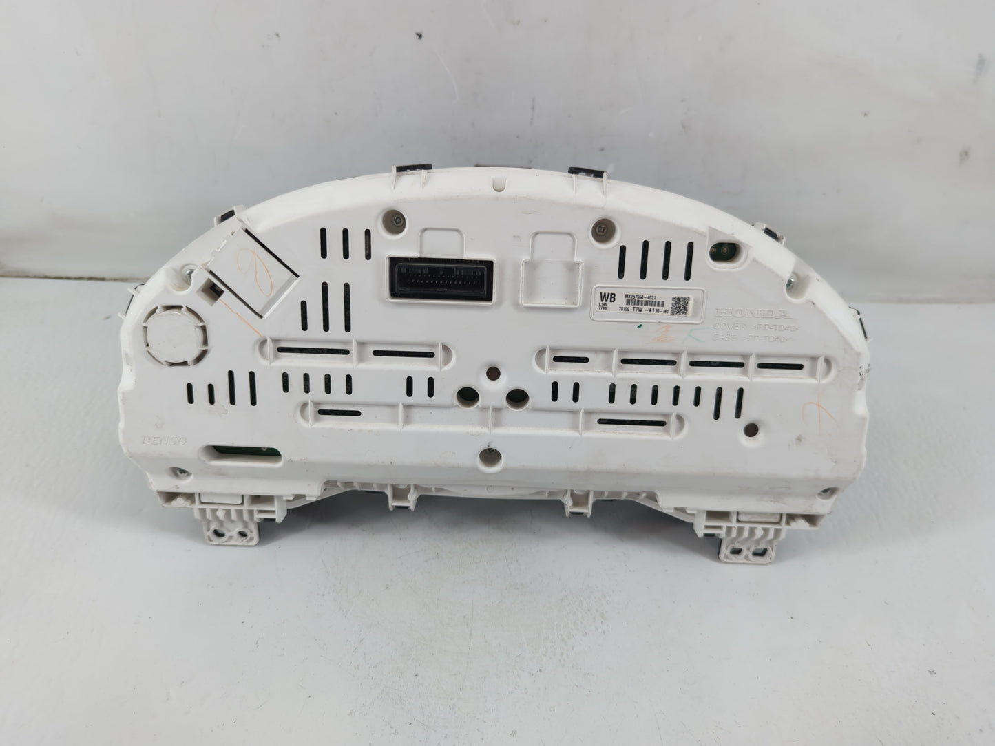 2020 Honda Hr-V Instrument Cluster Speedometer Gauges P/N:78100-T7W-A130-M1 MX257550-4021 Fits OEM Used Auto Parts - Oemused