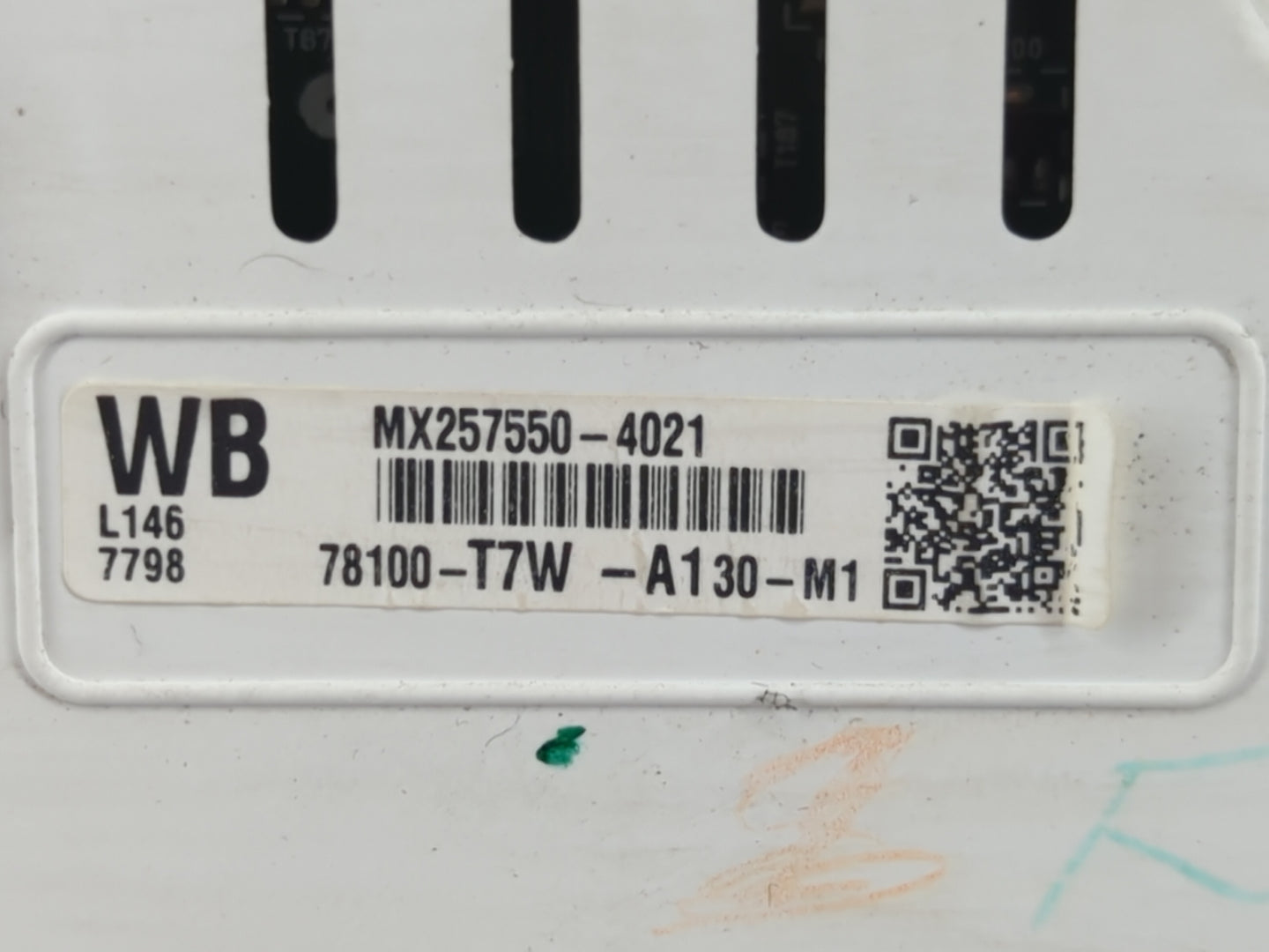 2020 Honda Hr-V Instrument Cluster Speedometer Gauges P/N:78100-T7W-A130-M1 MX257550-4021 Fits OEM Used Auto Parts - Oemused