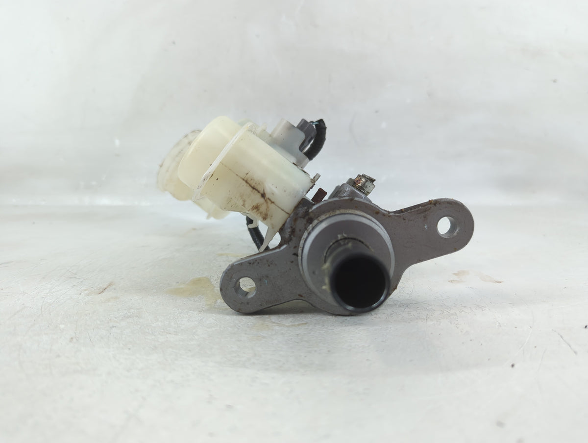 2016-2022 Honda Hr-v Brake Master Cylinder 1208630 - Oemusedautoparts1.com