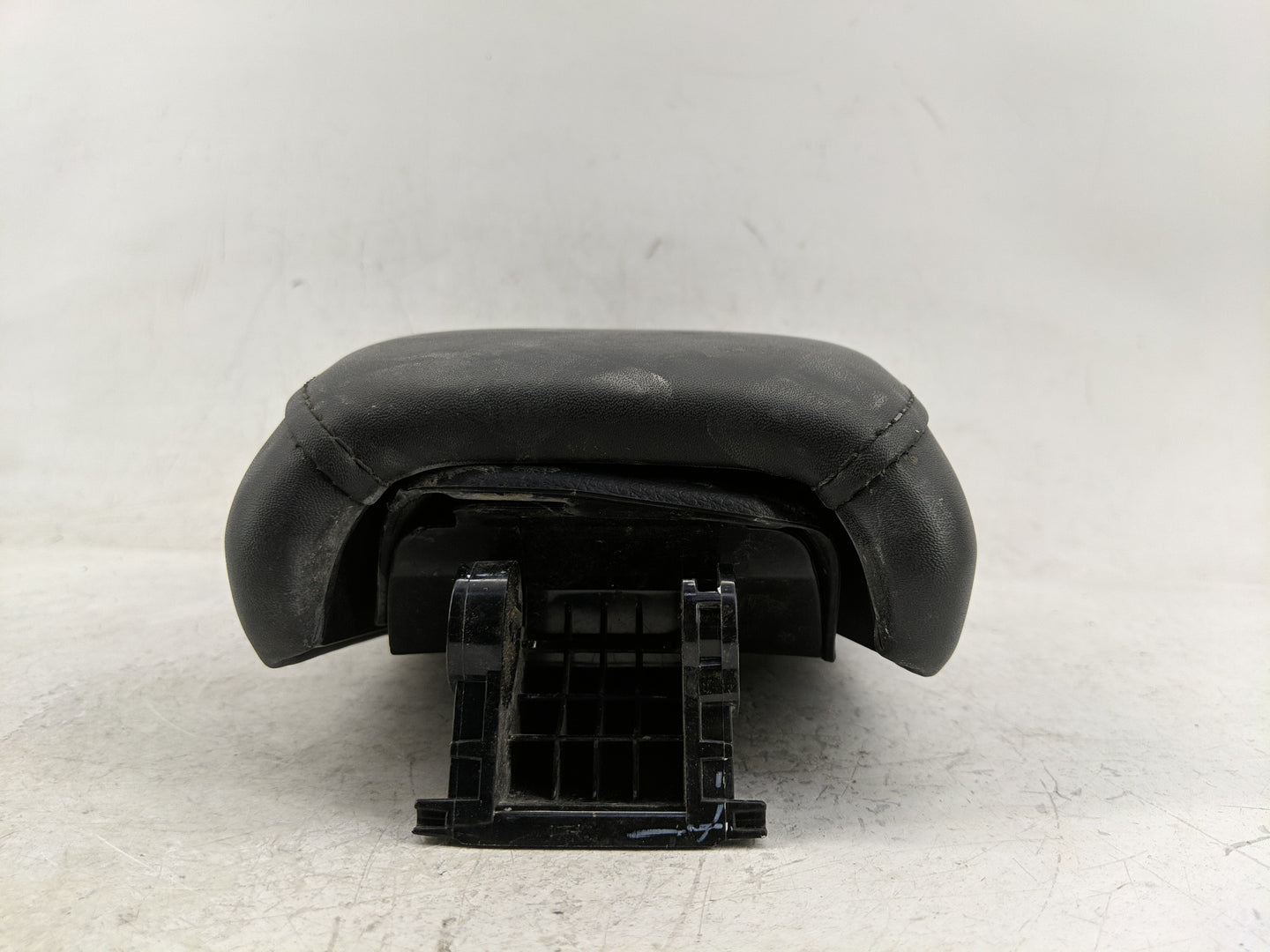 2020 Honda Hr-V Center Console Armrest Cover Lid Fits OEM Used Auto Parts - Oemusedautoparts1.com