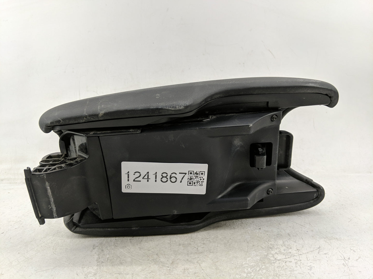 2020 Honda Hr-V Center Console Armrest Cover Lid Fits OEM Used Auto Parts - Oemusedautoparts1.com