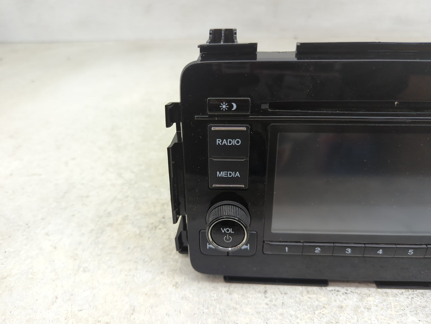 2019-2022 Honda Hr-V Radio AM FM Cd Player Receiver Replacement P/N:39100-T7W-A911-M1 Fits Fits 2019 2020 2021 2022 OEM Used