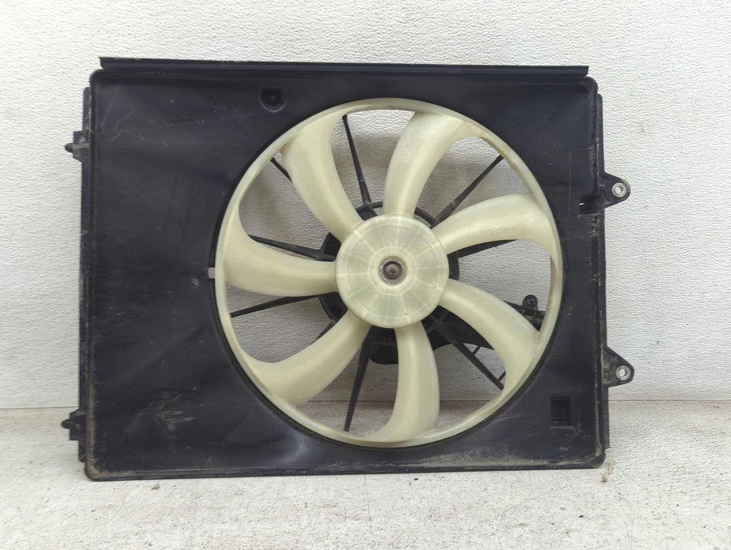 2019-2022 Honda Passport Electric Radiator Cooling Fan Motor Assembly P/N:RAD2A19020309090009 Fits OEM Used Auto Parts - Oem