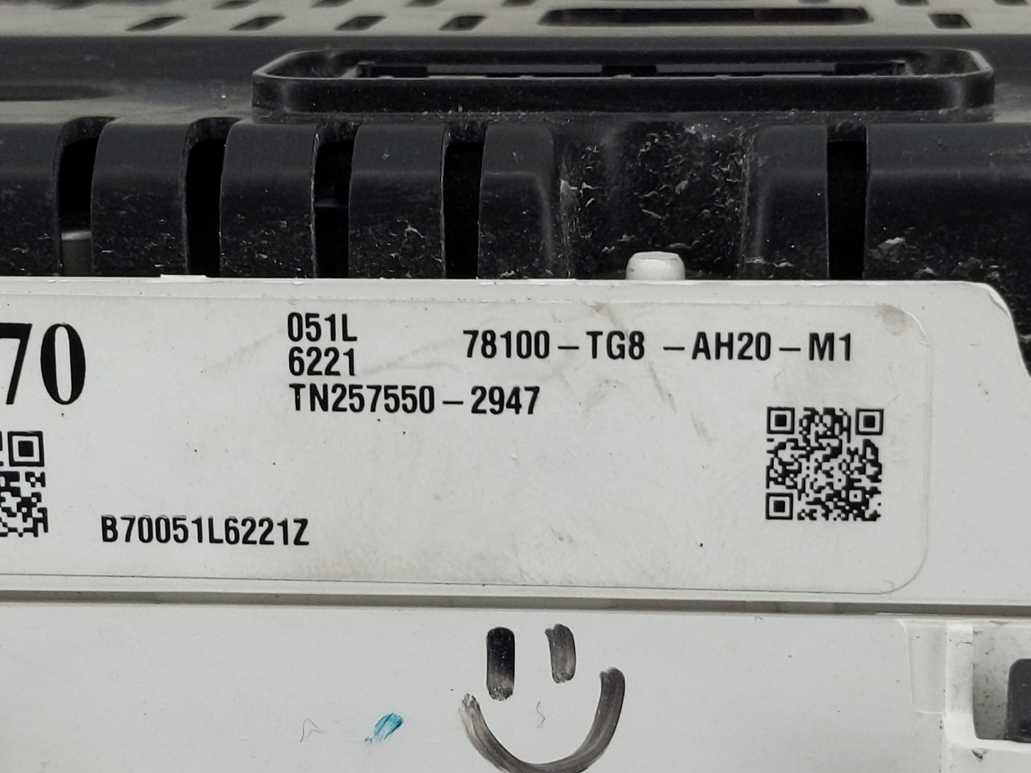 2019-2020 Honda Pilot Instrument Cluster Speedometer Gauges P/N:78100-TG8-AH20-M1 Fits Fits 2019 2020 OEM Used Auto Parts - 