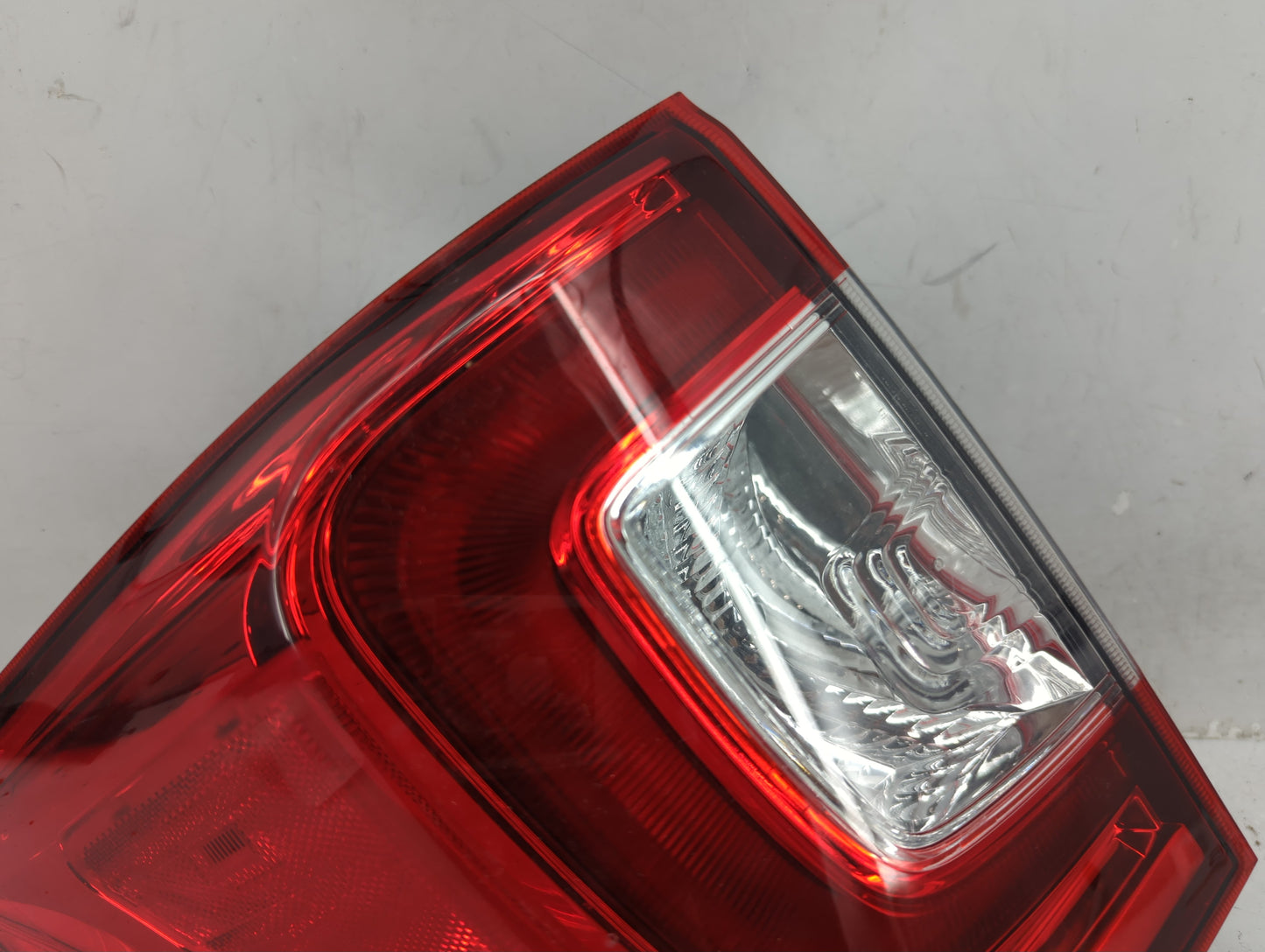 2020-2022 Honda Pilot Tail Light Assembly Driver Left OEM P/N:2XL949398-11 Fits Fits 2020 2021 2022 OEM Used Auto Parts - Oe