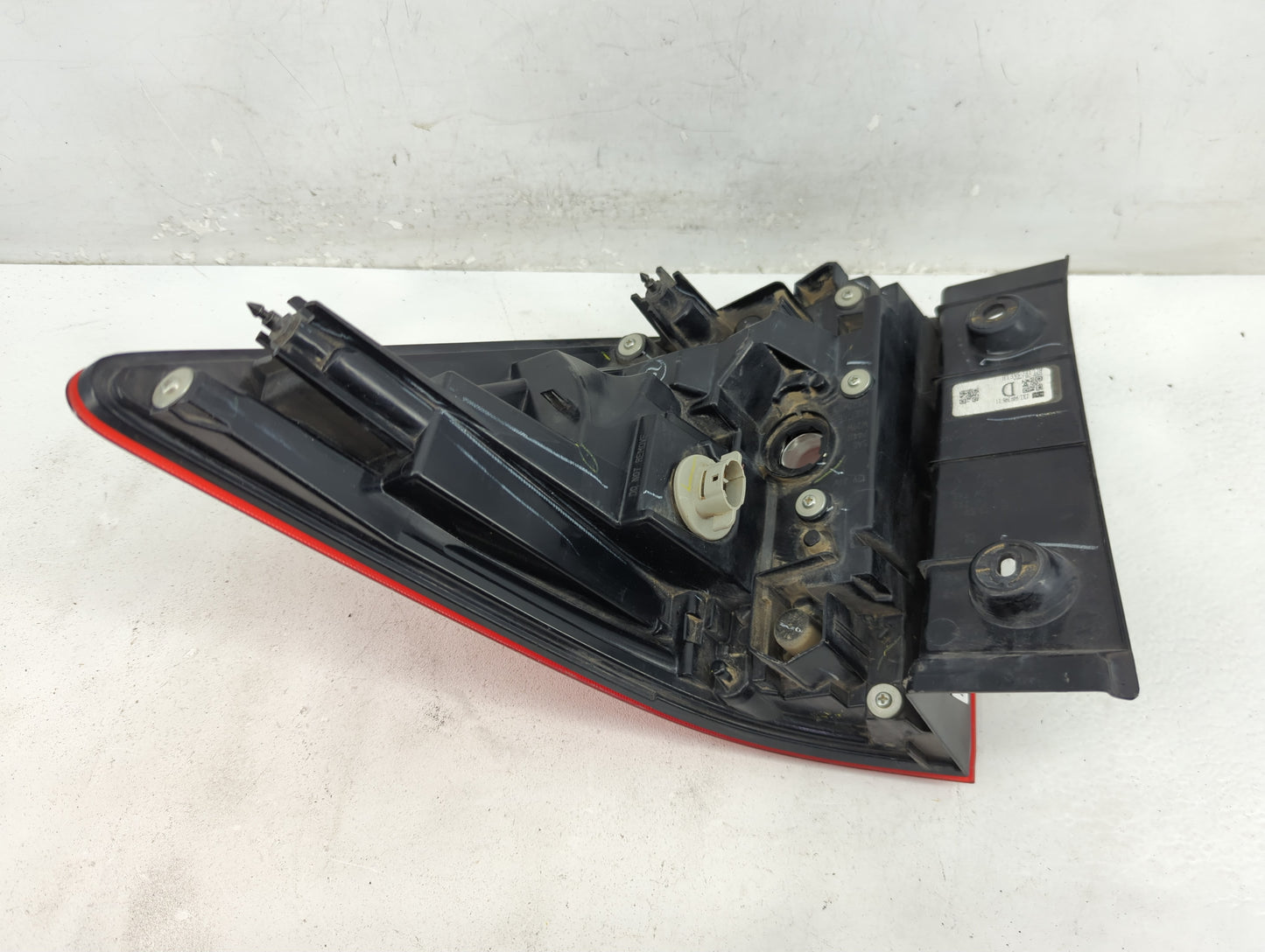2020-2022 Honda Pilot Tail Light Assembly Driver Left OEM P/N:2XL949398-11 Fits Fits 2020 2021 2022 OEM Used Auto Parts - Oe