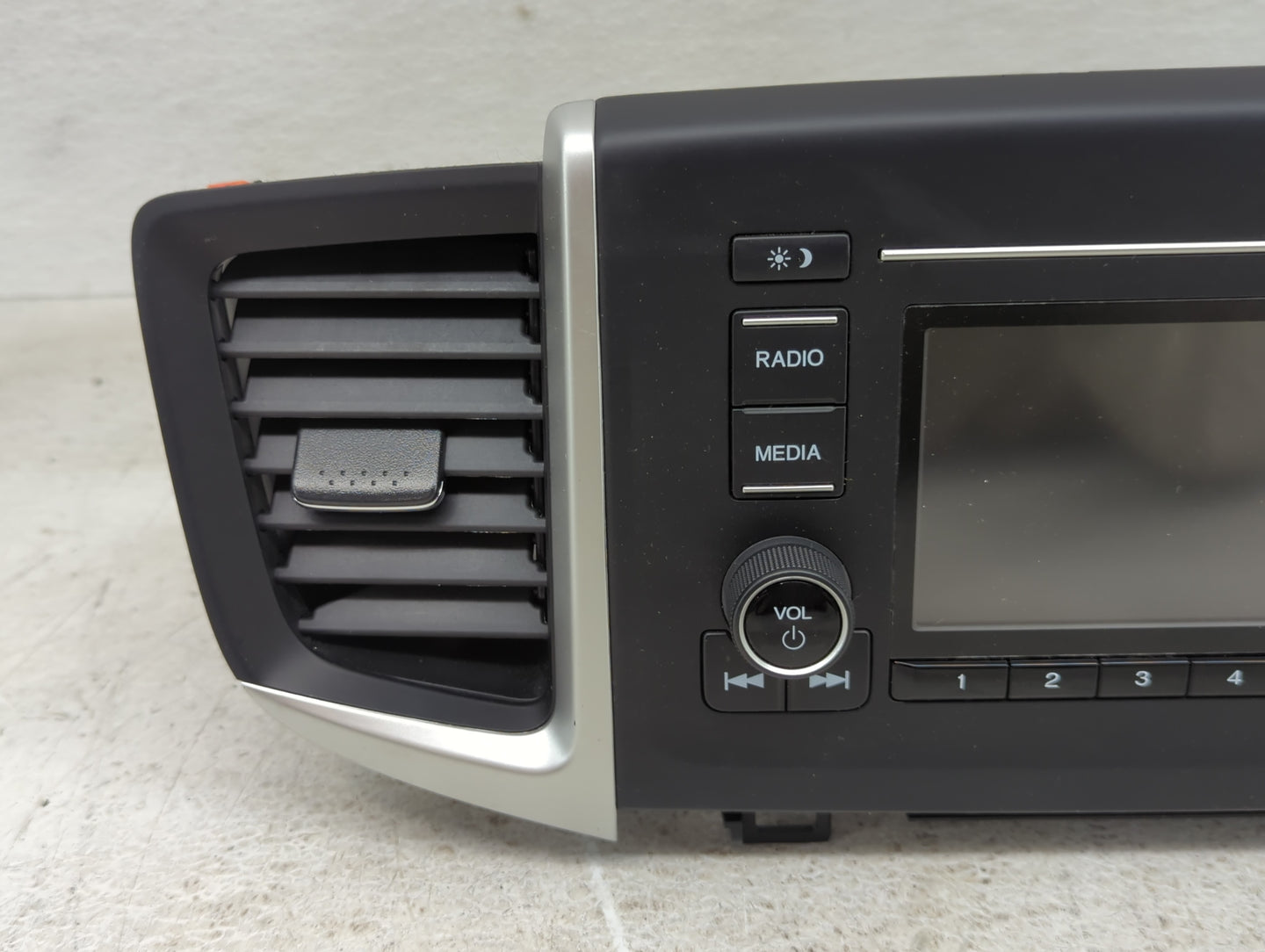 2020 Honda Pilot Radio AM FM Cd Player Receiver Replacement P/N:39100-TG7-A13 Fits OEM Used Auto Parts - Oemusedautoparts1.c