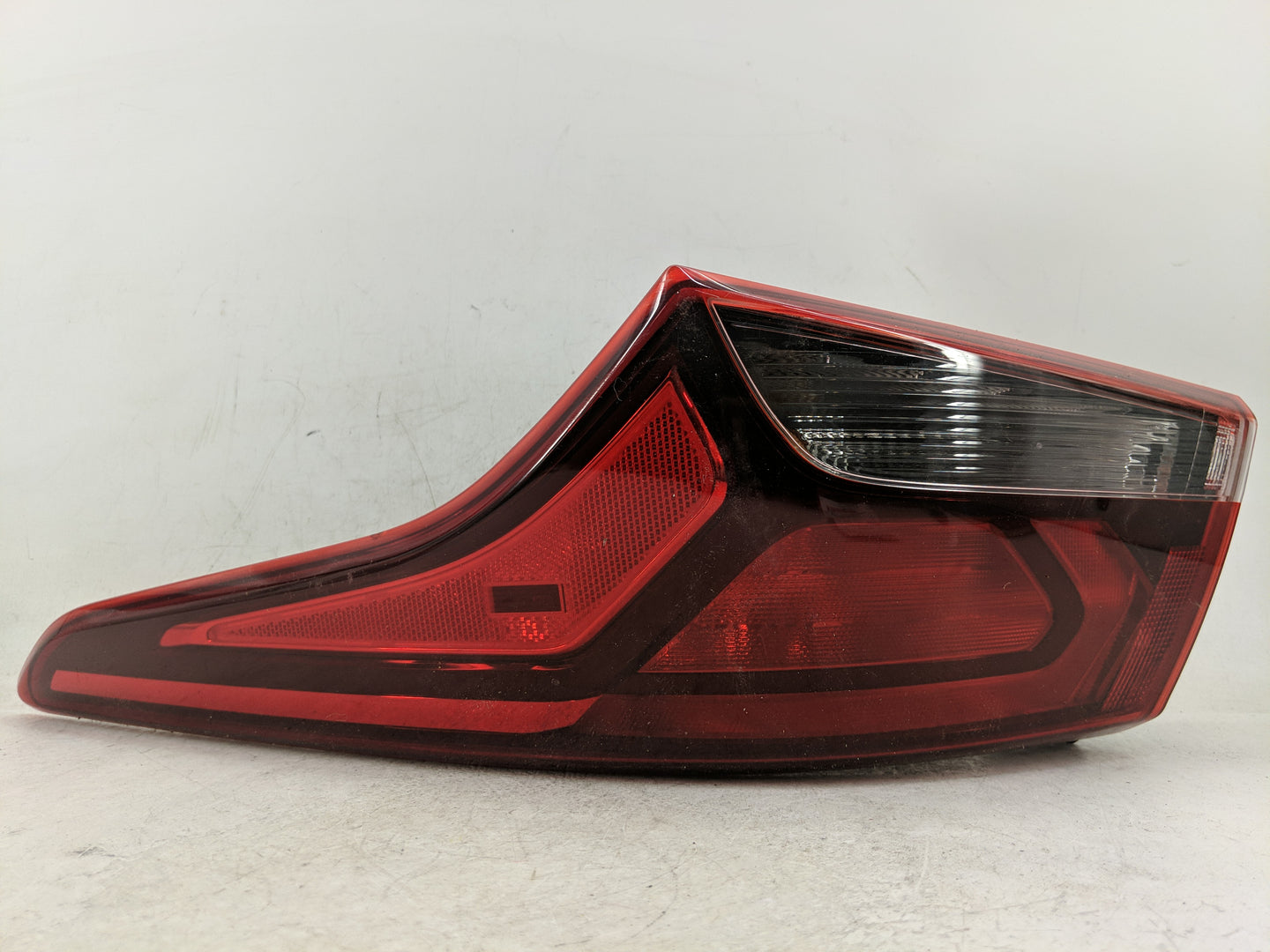 2018-2022 Hyundai Accent Tail Light Assembly Passenger Right OEM P/N:R1YS102 Fits Fits 2018 2019 2020 2021 2022 OEM Used Aut