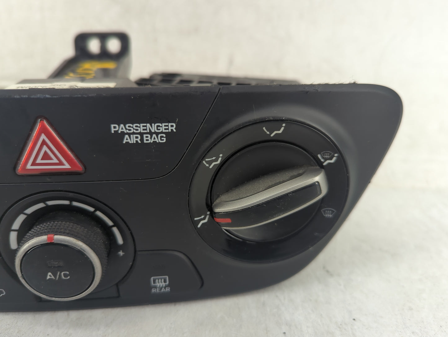 2018-2022 Hyundai Accent Climate Control Module Temperature AC/Heater Replacement P/N:97250J0001RDR Fits OEM Used Auto Parts
