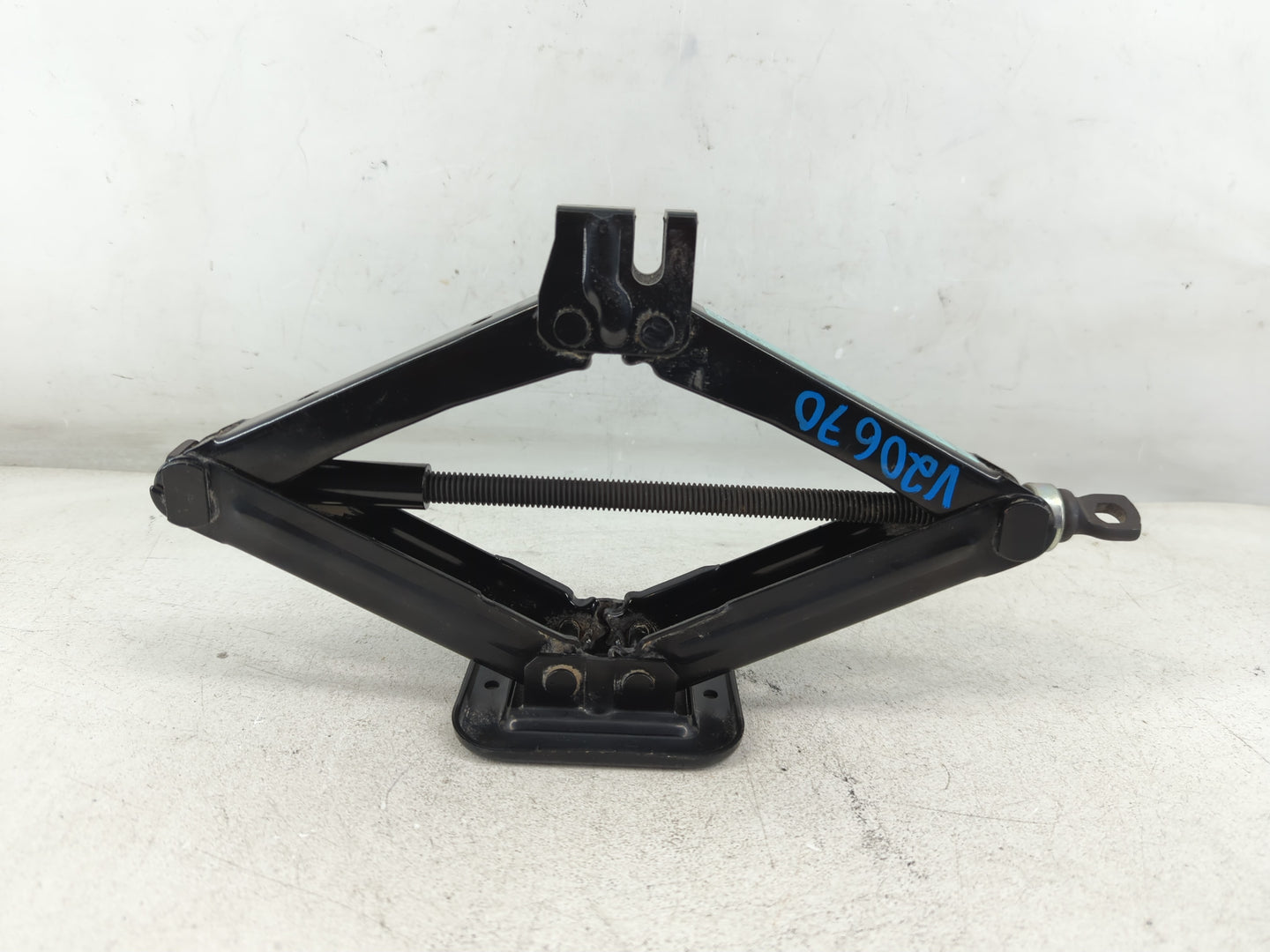 2020 Hyundai Elantra Spare Scissor Car Jack - Oemusedautoparts1.com