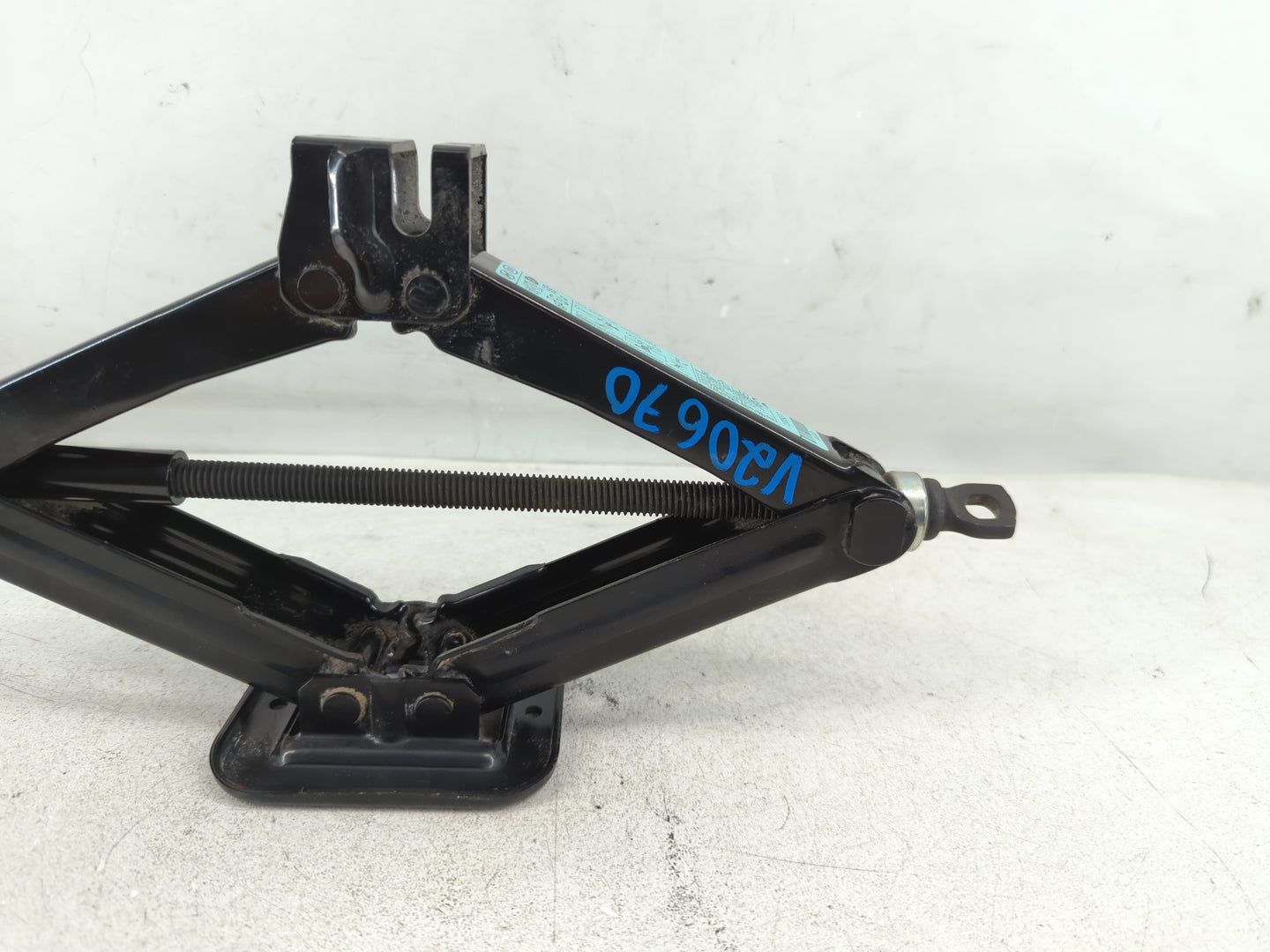 2020 Hyundai Elantra Spare Scissor Car Jack - Oemusedautoparts1.com