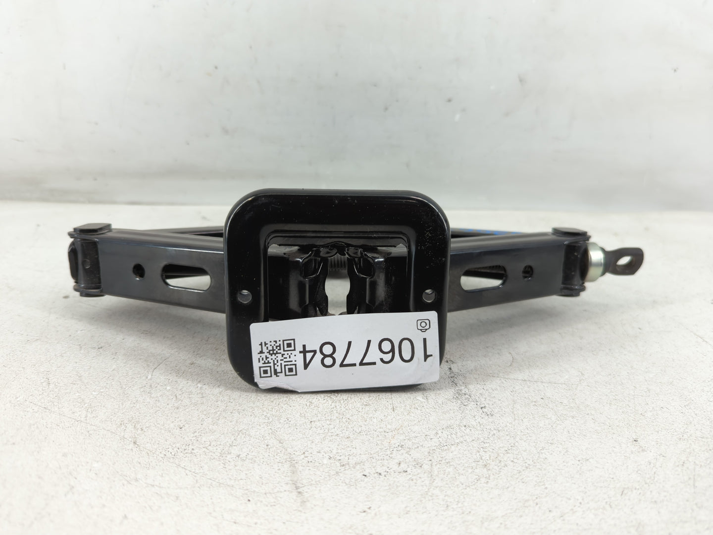 2020 Hyundai Elantra Spare Scissor Car Jack - Oemusedautoparts1.com