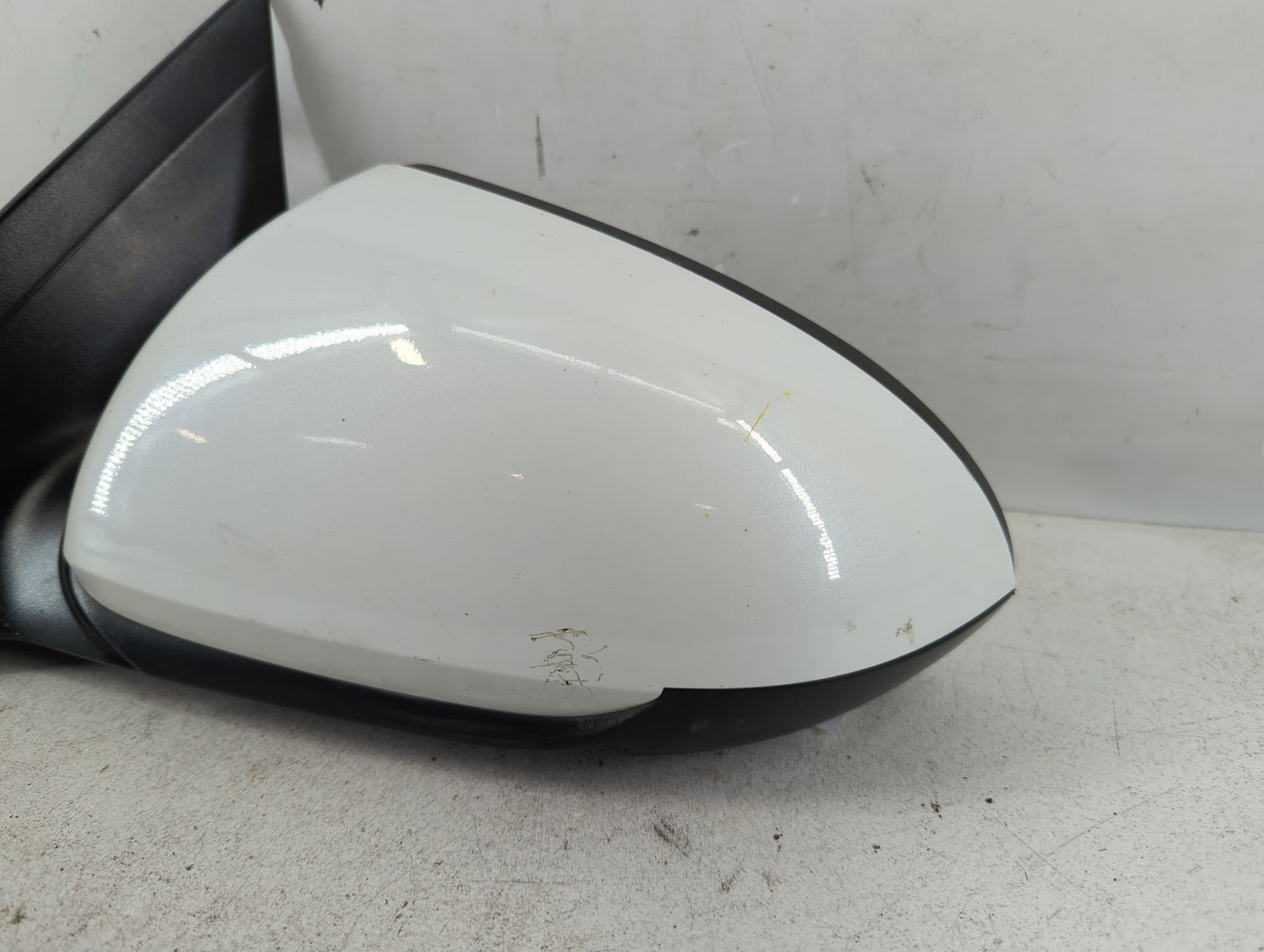 2017-2020 Hyundai Elantra Driver Side View Mirror - Left Door Mirror OEM Used - Oemusedautoparts1.com
