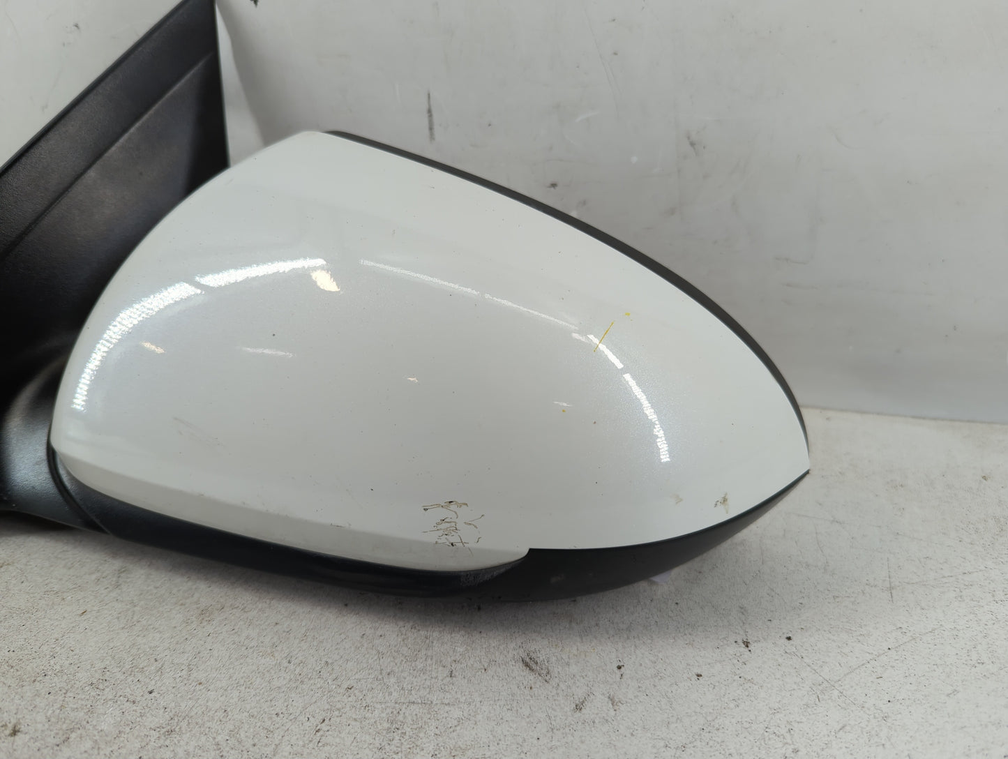 2017-2020 Hyundai Elantra Driver Side View Mirror - Left Door Mirror OEM Used - Oemusedautoparts1.com