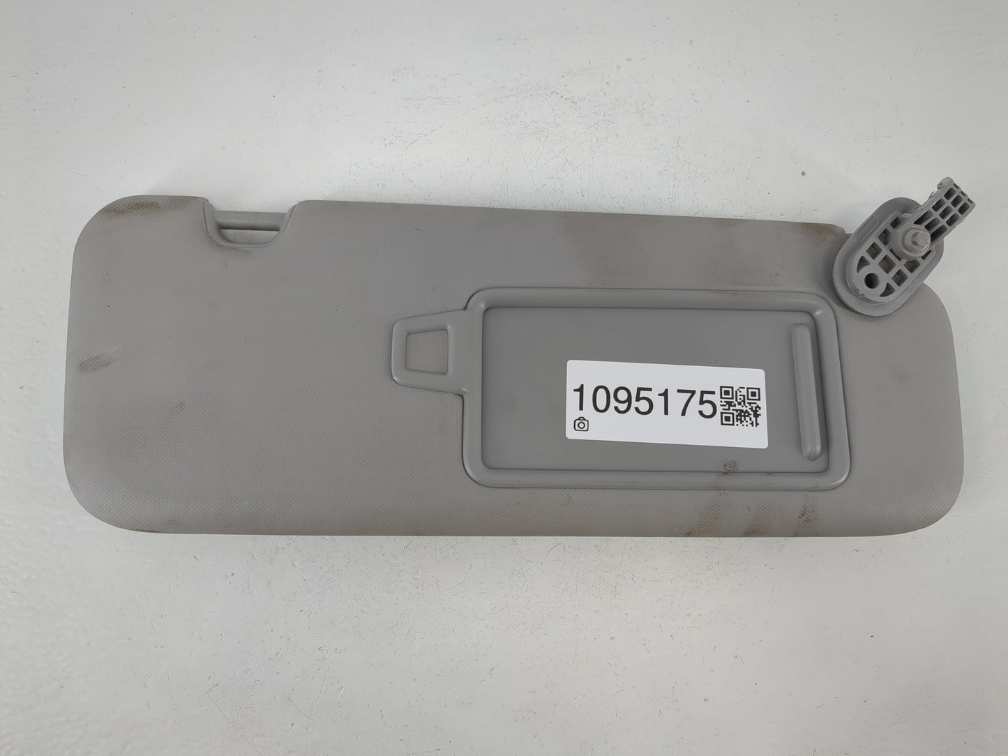 2017-2020 Hyundai Elantra Sun Visor Shade Replacement Passenger Right Mirror Fits Fits 2017 2018 2019 2020 OEM Used Auto Par