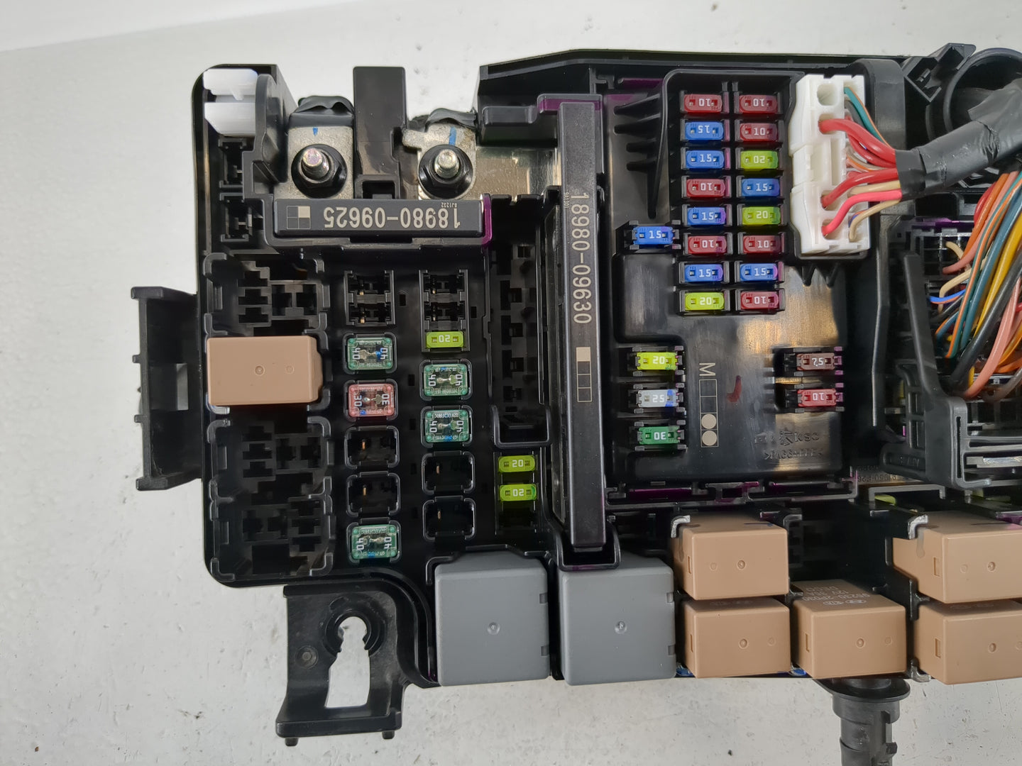 2019-2020 Hyundai Elantra Fusebox Fuse Box Panel Relay Module P/N:91956-F2025 Fits Fits 2019 2020 OEM Used Auto Parts - Oemu
