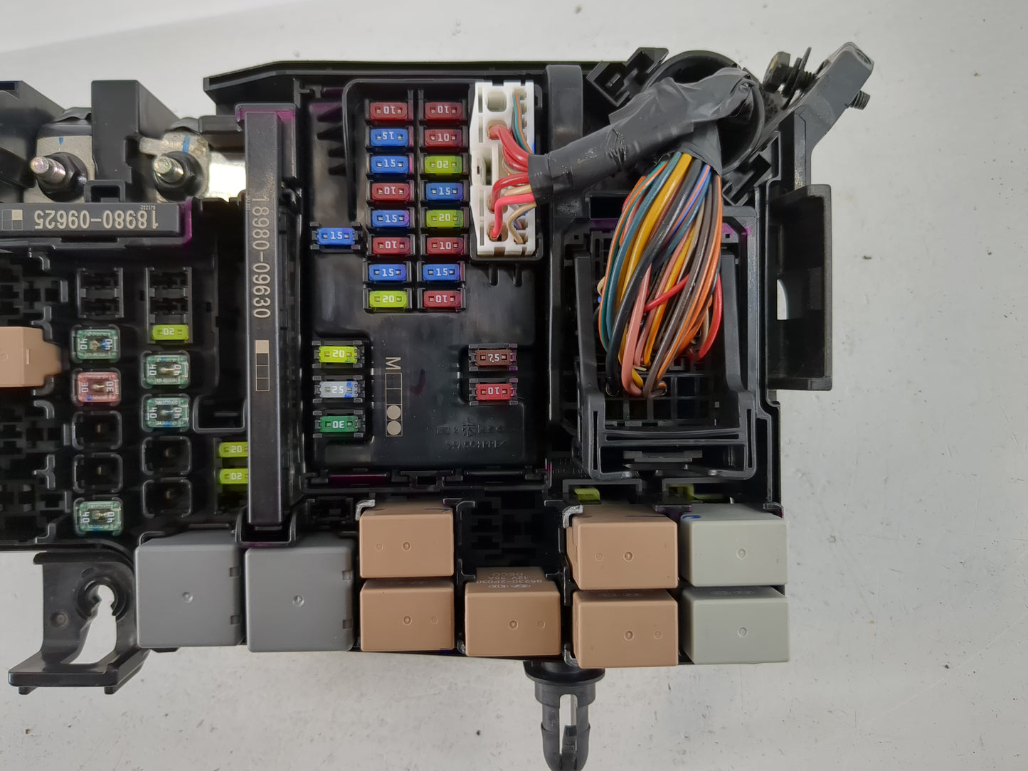 2019-2020 Hyundai Elantra Fusebox Fuse Box Panel Relay Module P/N:91956-F2025 Fits Fits 2019 2020 OEM Used Auto Parts - Oemu