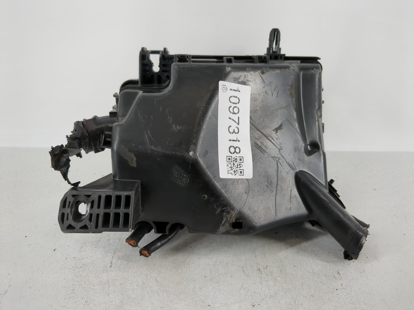 2019-2020 Hyundai Elantra Fusebox Fuse Box Panel Relay Module P/N:91956-F2025 Fits Fits 2019 2020 OEM Used Auto Parts - Oemu