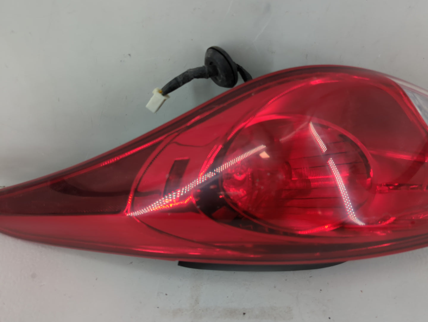 2019-2020 Hyundai Elantra Tail Light Assembly Passenger Right OEM Fits Fits 2019 2020 OEM Used Auto Parts - Oemusedautoparts