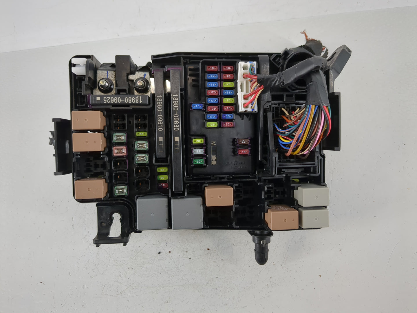2019-2020 Hyundai Elantra Fusebox Fuse Box Panel Relay Module P/N:91956-F2025 Fits Fits 2019 2020 OEM Used Auto Parts - Oemu