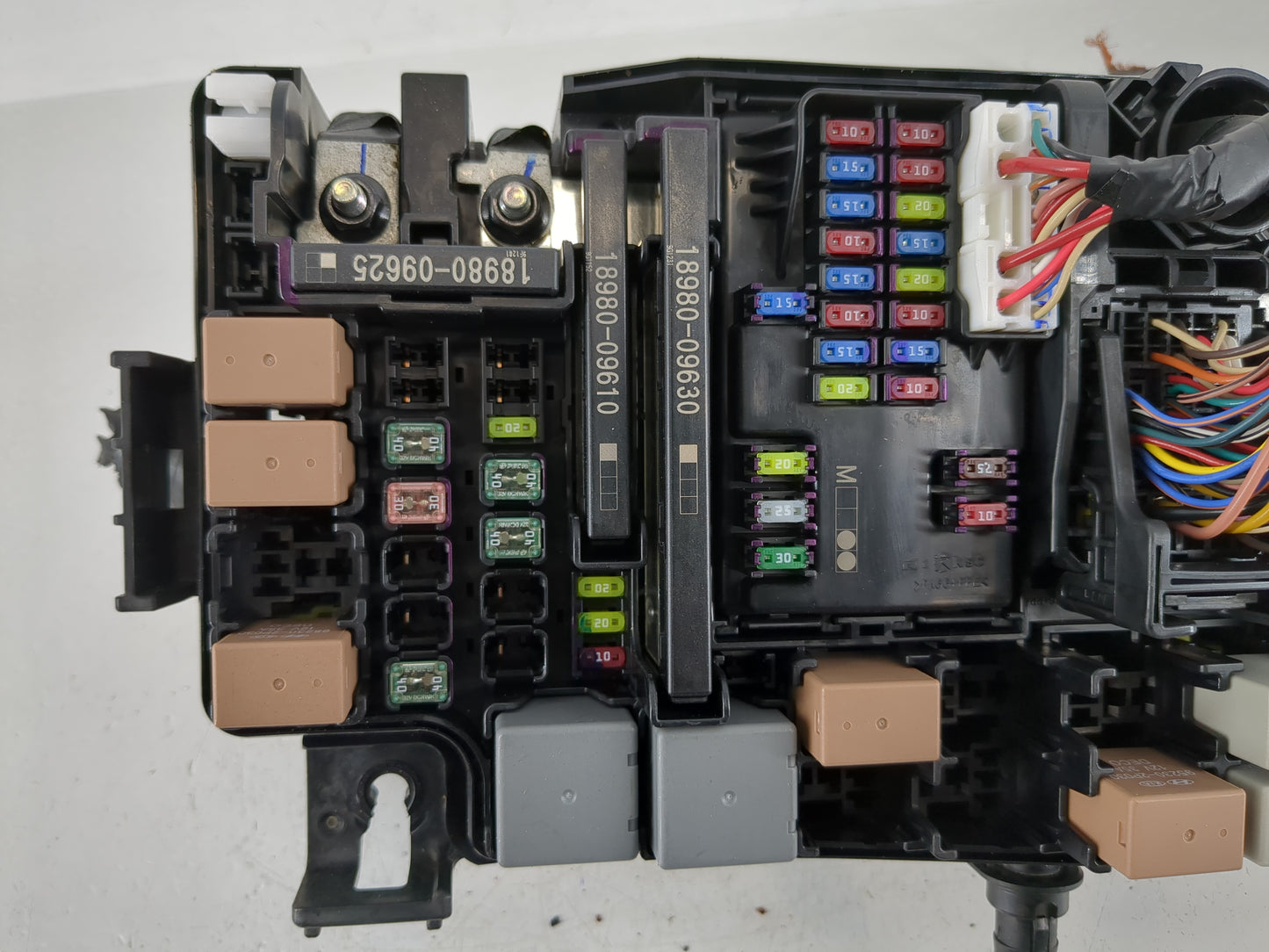 2019-2020 Hyundai Elantra Fusebox Fuse Box Panel Relay Module P/N:91956-F2025 Fits Fits 2019 2020 OEM Used Auto Parts - Oemu