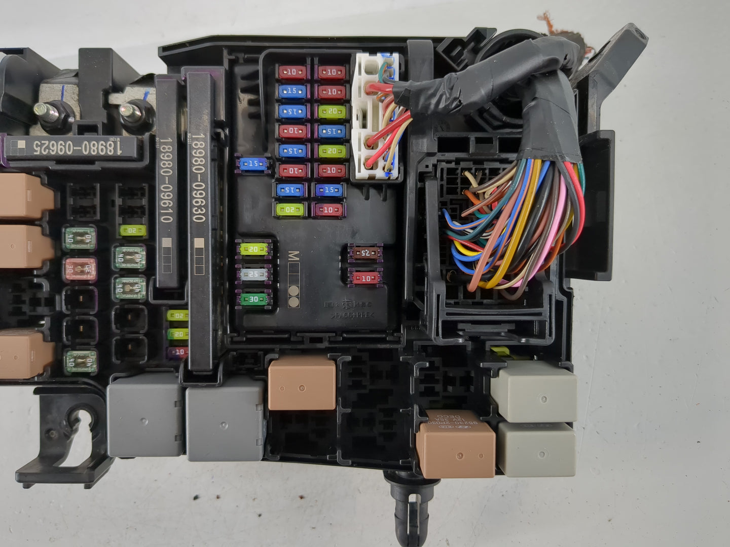 2019-2020 Hyundai Elantra Fusebox Fuse Box Panel Relay Module P/N:91956-F2025 Fits Fits 2019 2020 OEM Used Auto Parts - Oemu