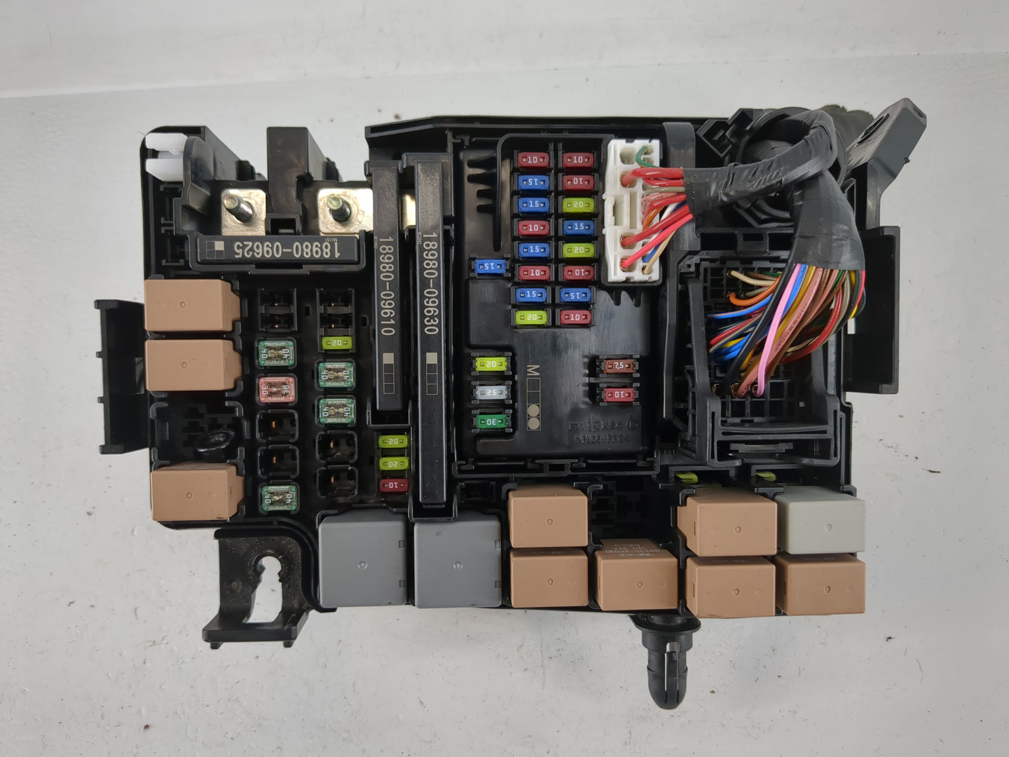 2019-2020 Hyundai Elantra Fusebox Fuse Box Panel Relay Module P/N:91260 F2160 91956-F2025 Fits Fits 2019 2020 OEM Used Auto 