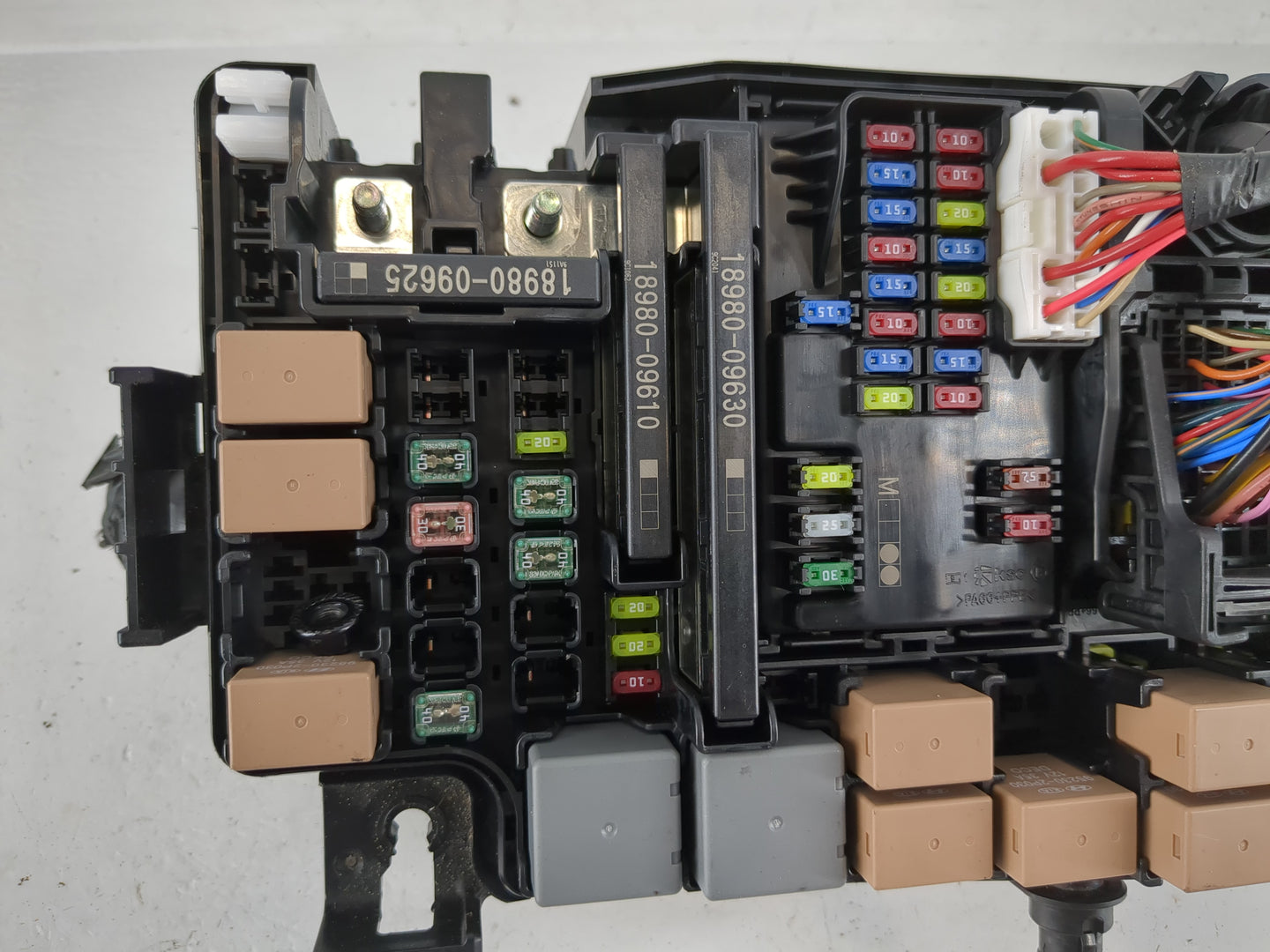 2019-2020 Hyundai Elantra Fusebox Fuse Box Panel Relay Module P/N:91260 F2160 91956-F2025 Fits Fits 2019 2020 OEM Used Auto 