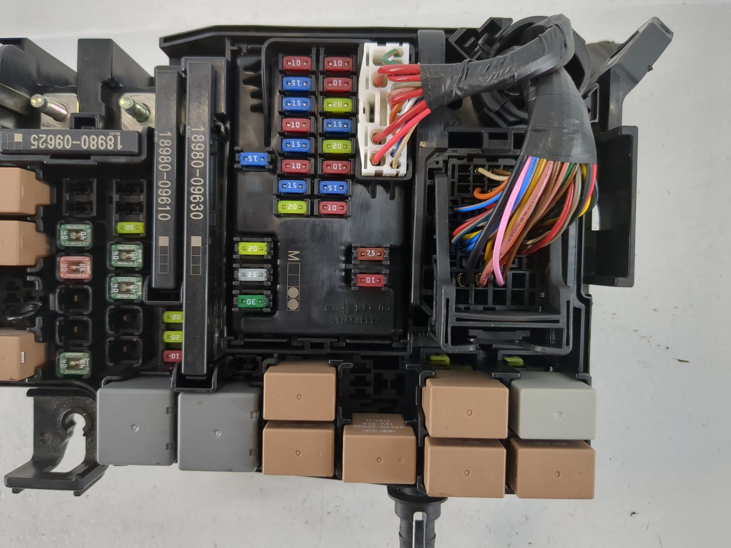2019-2020 Hyundai Elantra Fusebox Fuse Box Panel Relay Module P/N:91260 F2160 91956-F2025 Fits Fits 2019 2020 OEM Used Auto 