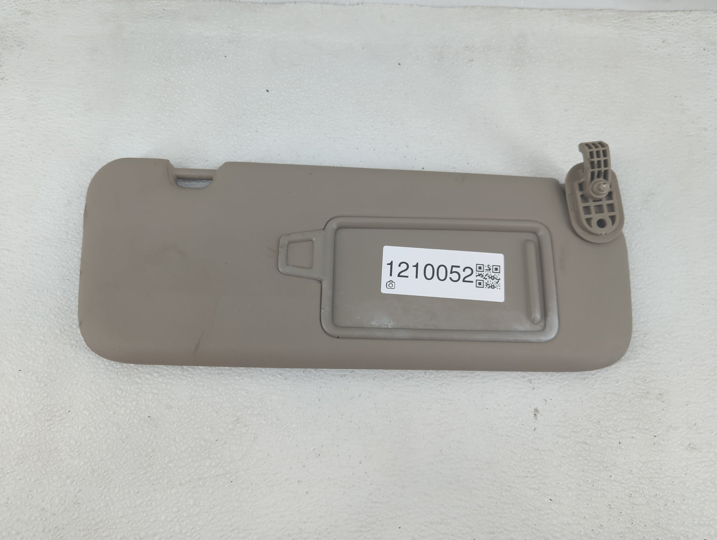 2017-2020 Hyundai Elantra Sun Visor Shade Replacement Passenger Right Mirror Fits Fits 2017 2018 2019 2020 OEM Used Auto Par