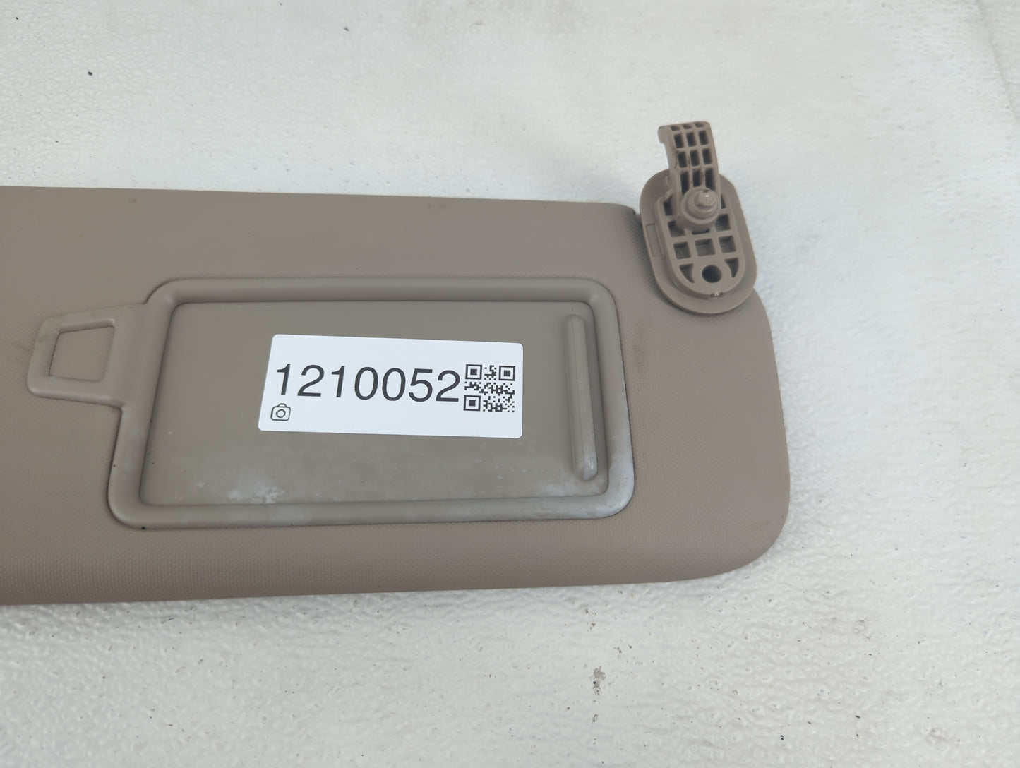 2017-2020 Hyundai Elantra Sun Visor Shade Replacement Passenger Right Mirror Fits Fits 2017 2018 2019 2020 OEM Used Auto Par