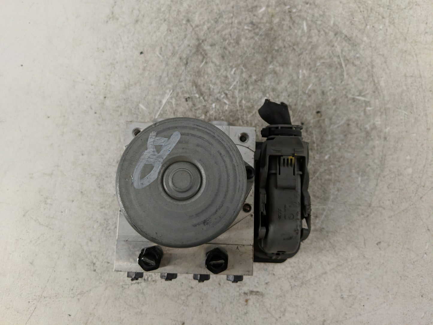 2019-2020 Hyundai Elantra ABS Pump Control Module Replacement P/N:61589-43100 58900-F2620 Fits Fits 2019 2020 OEM Used Auto 