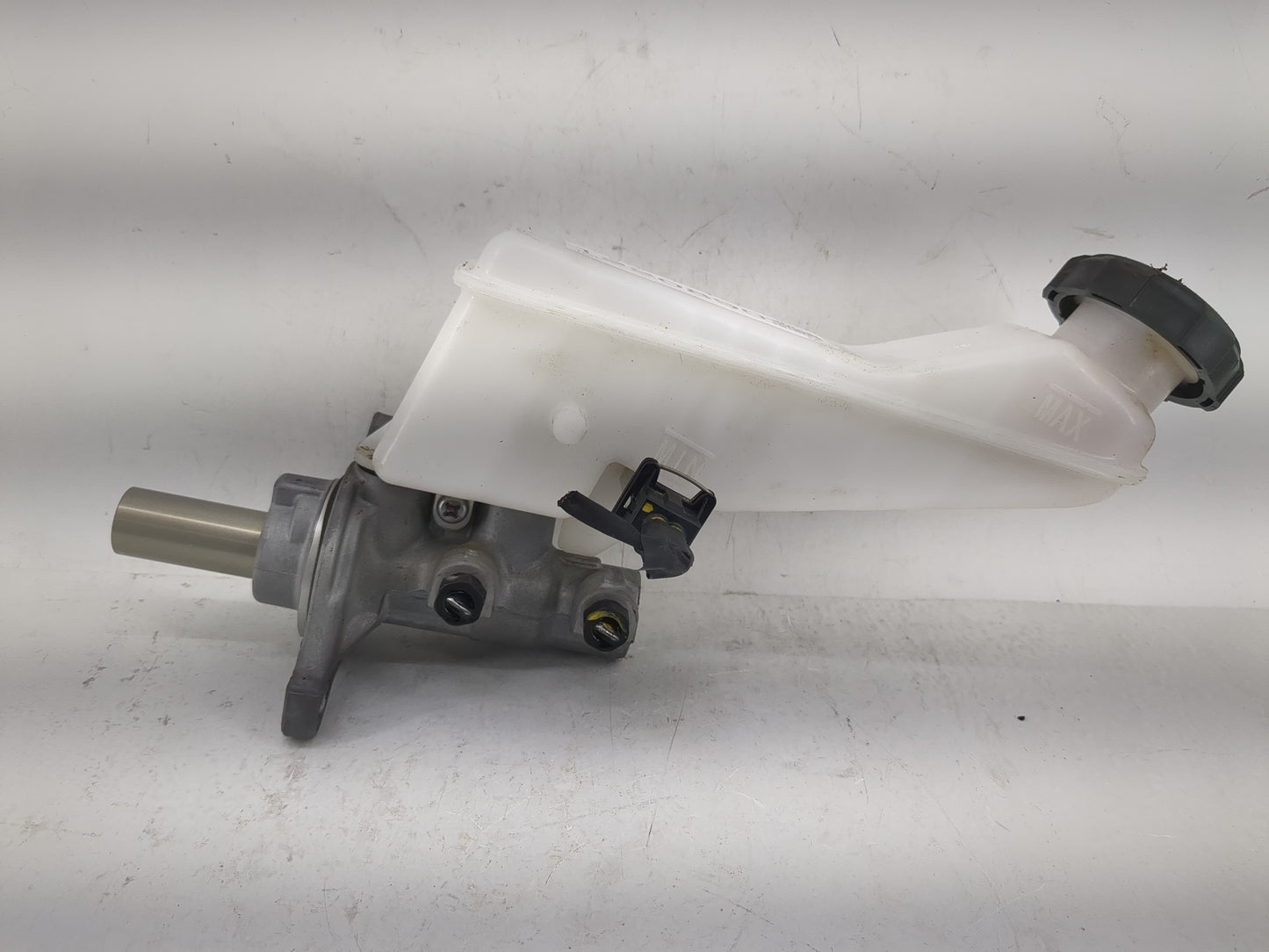 2020-2020 Hyundai Elantra Brake Master Cylinder - Oemusedautoparts1.com